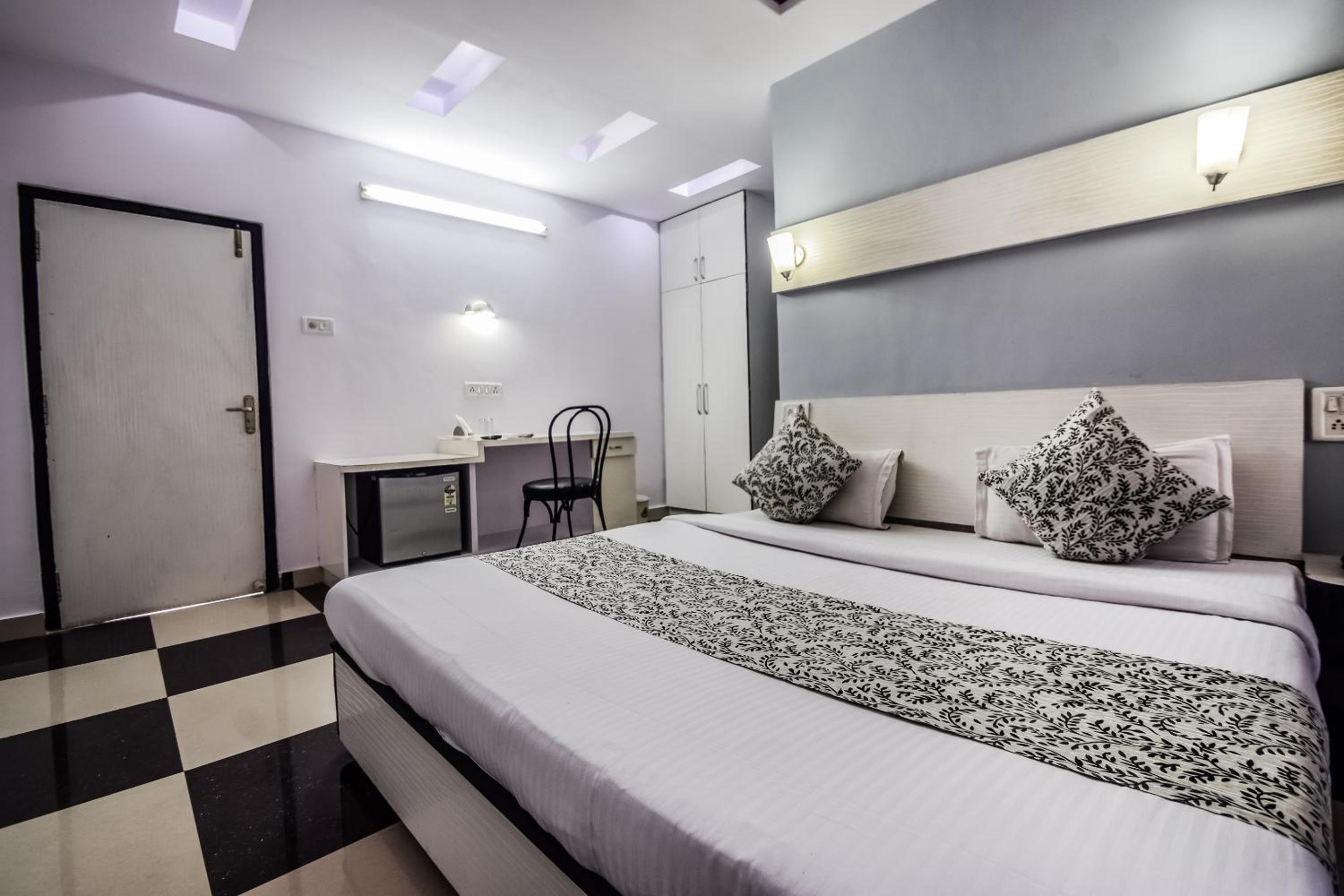 Deluxe Room - Photo 8