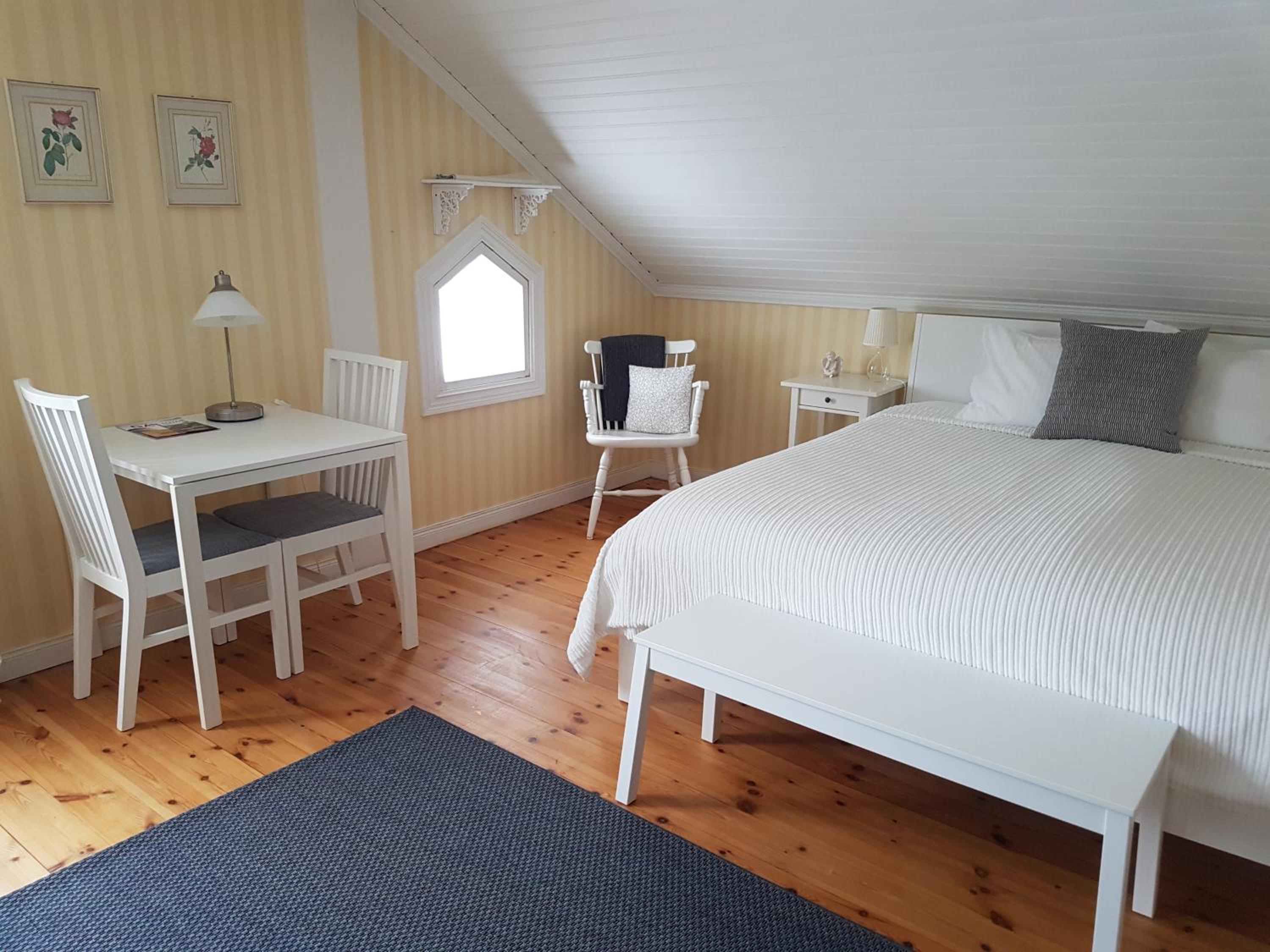 Double Room with Shared Bathroom photo 1