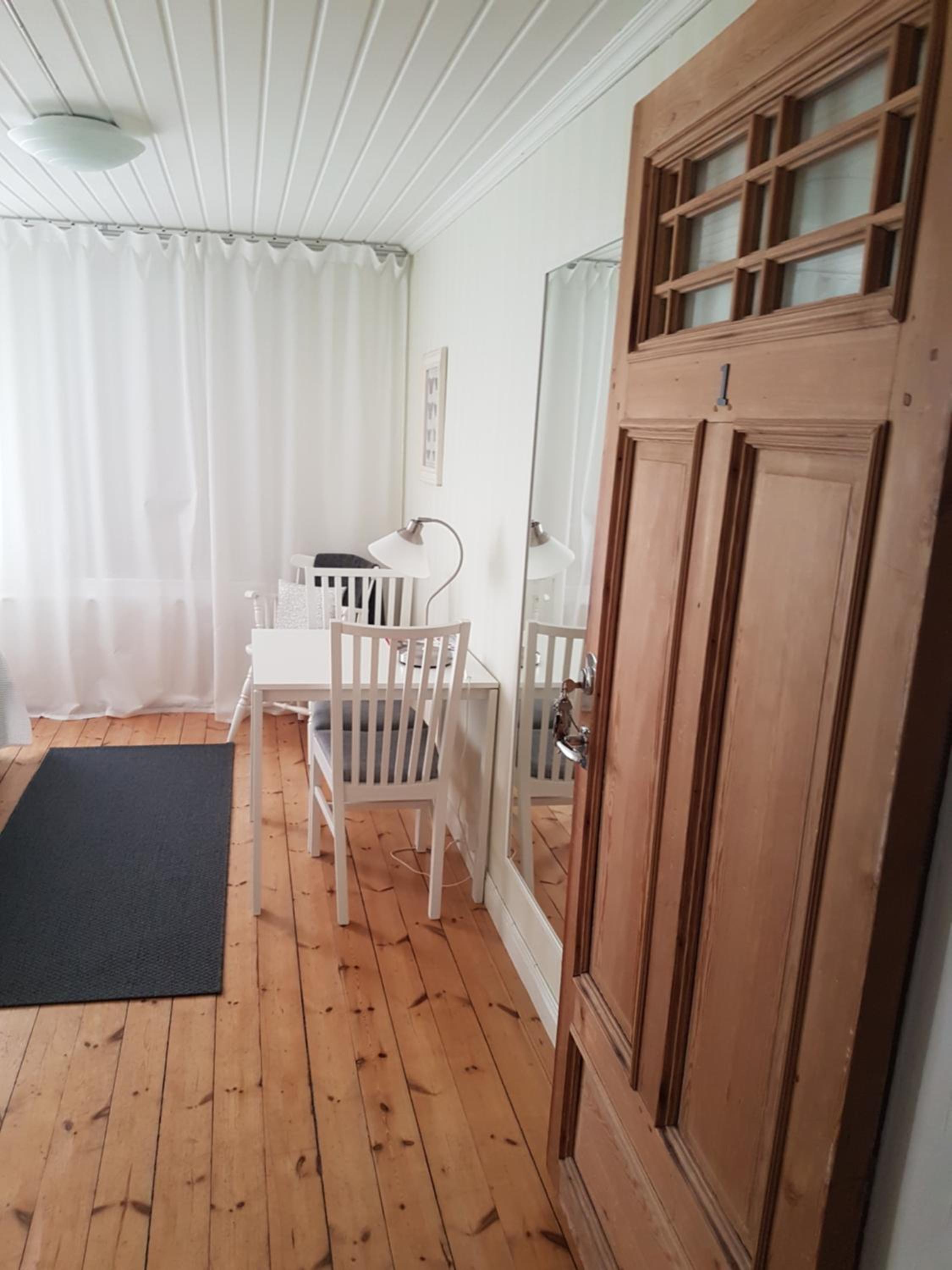 Double Room with Shared Bathroom photo 3