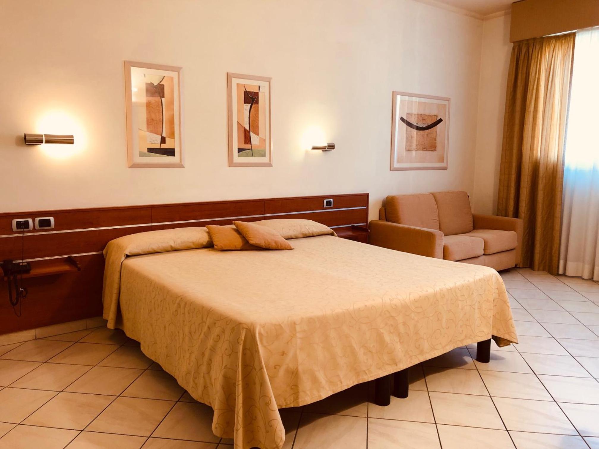 Double Room - Photo 7