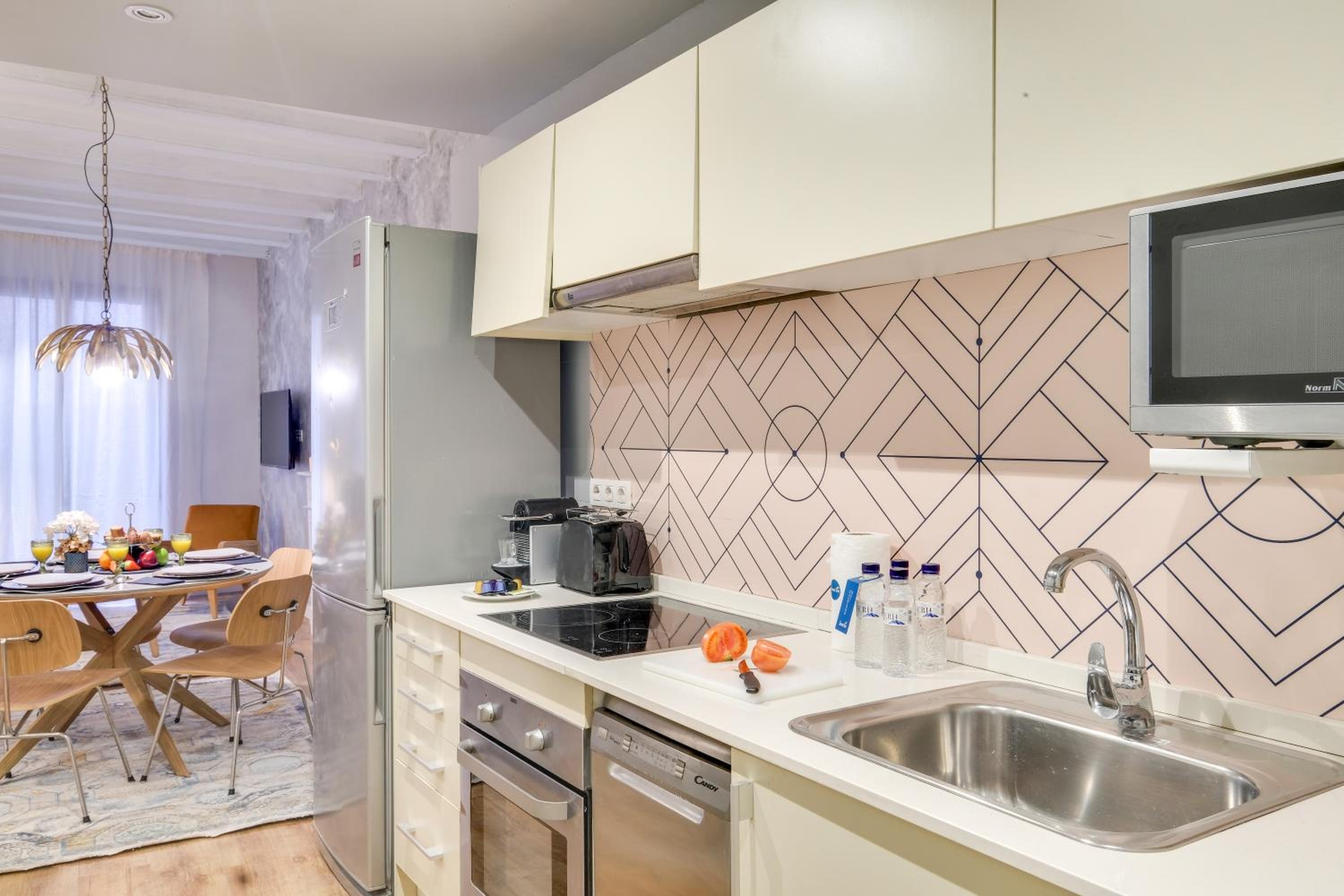 Three-Bedroom Apartment with Balcony photo 2
