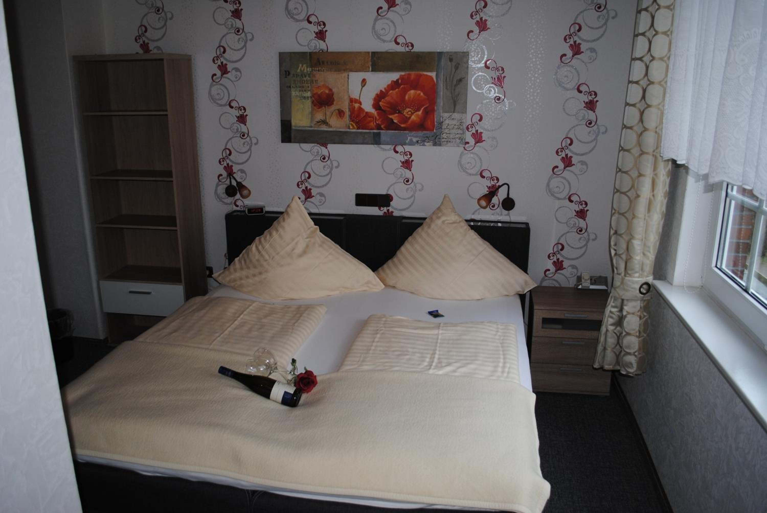 Double Room - Photo 7