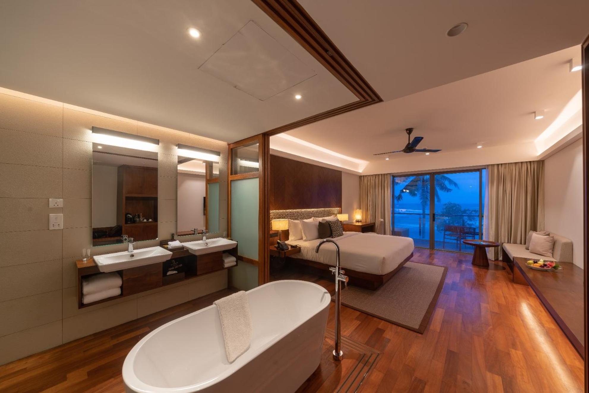Signature Room - Complimentary sundowner cocktail from 5:30 pm to 6:30 pm