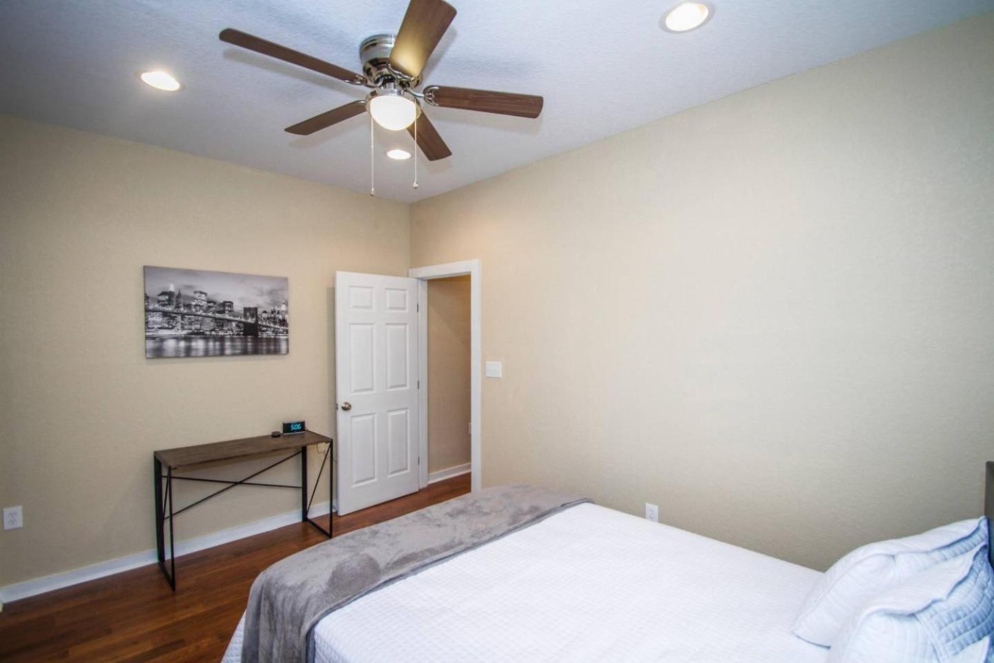 Two-Bedroom Apartment - Photo 18