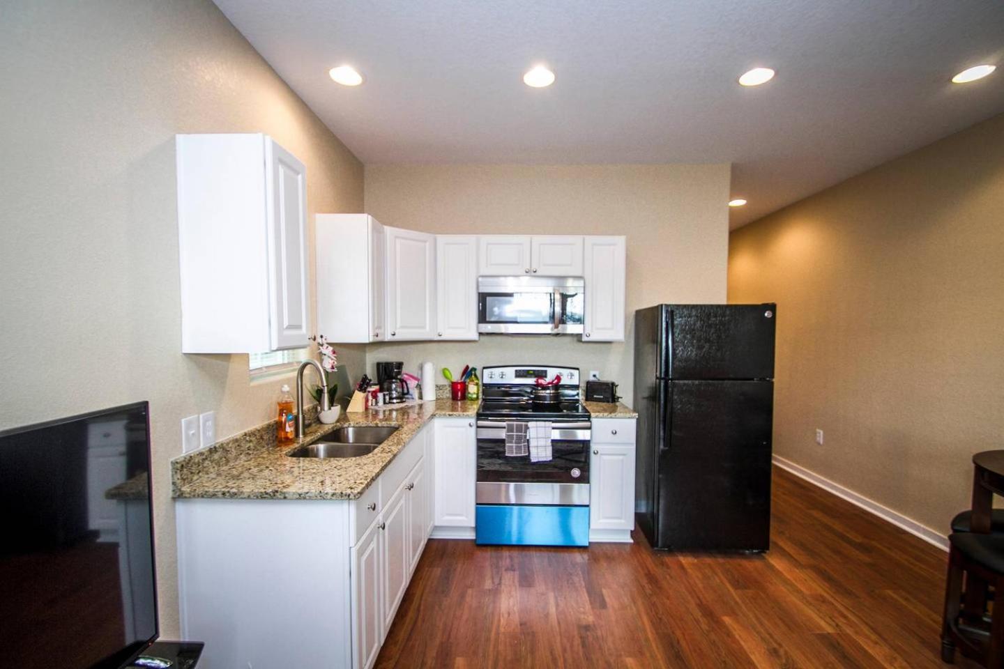 Two-Bedroom Apartment - Photo 4