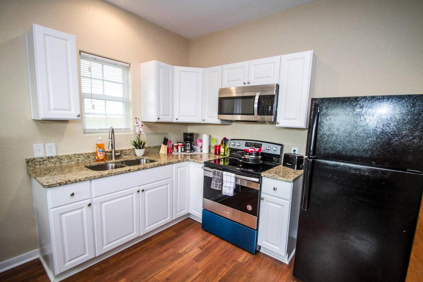 Two-Bedroom Apartment - Photo 26