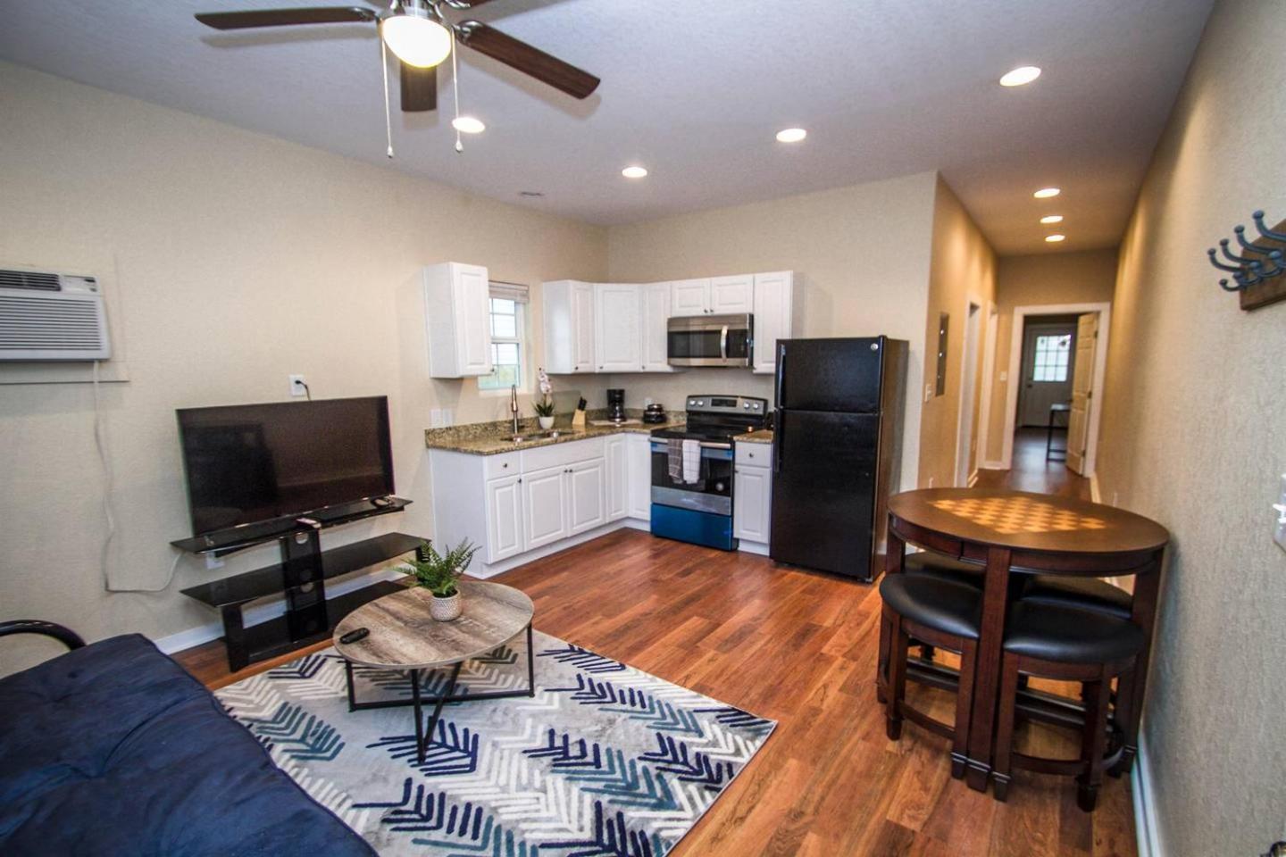 Two-Bedroom Apartment - Photo 17