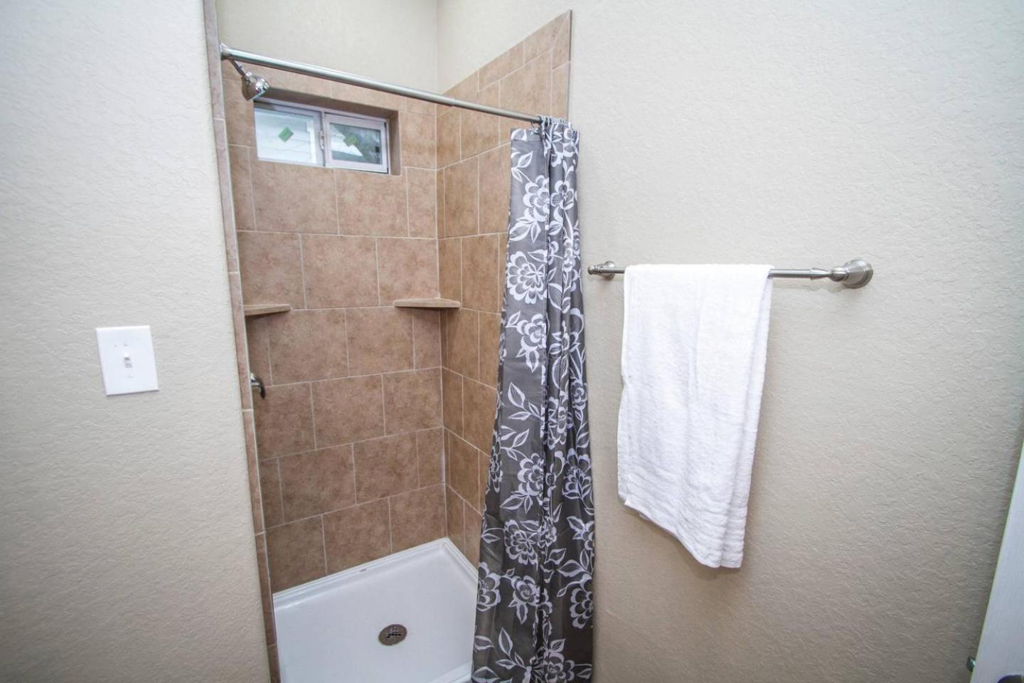 Two-Bedroom Apartment - Photo 9
