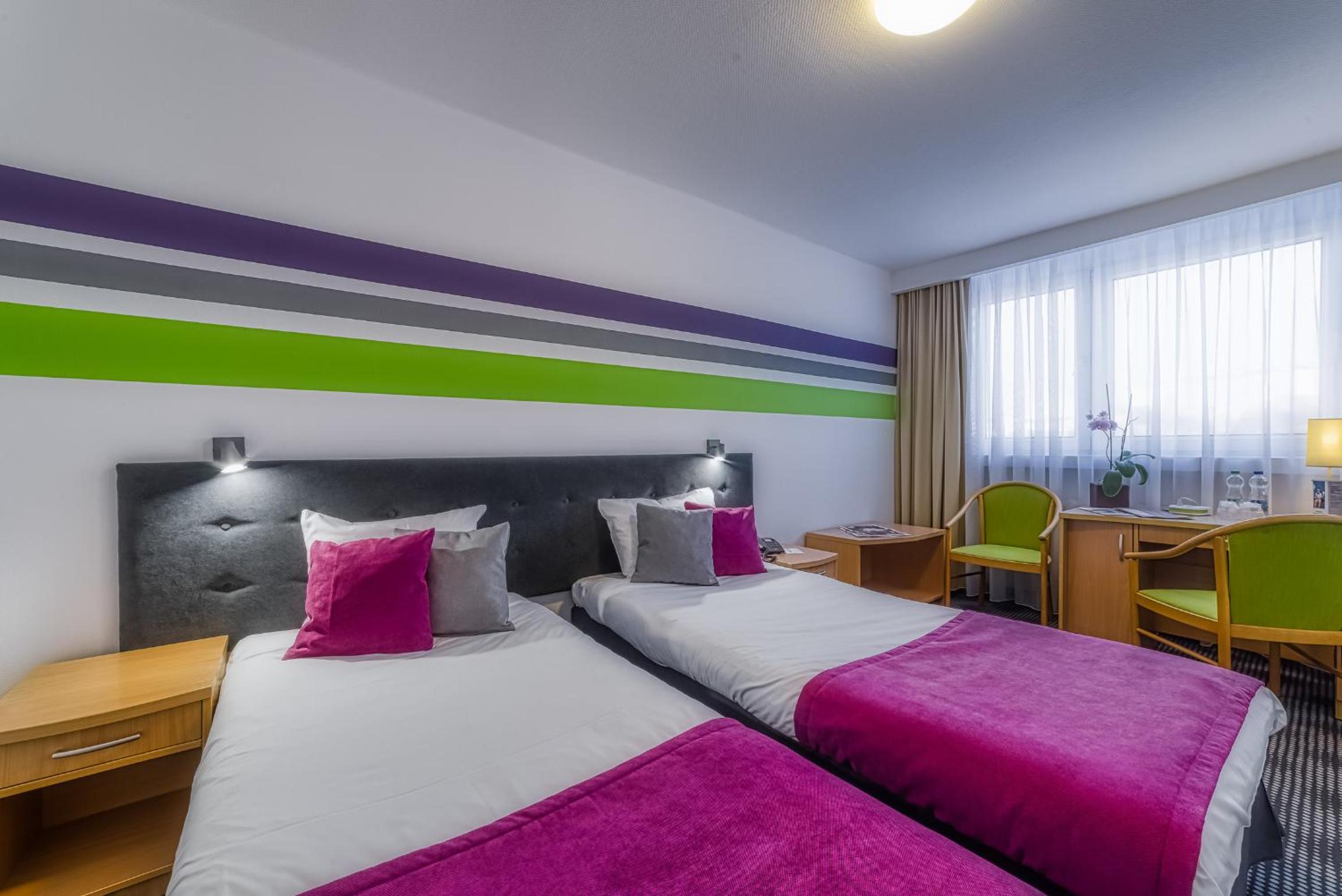 Standard Twin Room - Photo 4