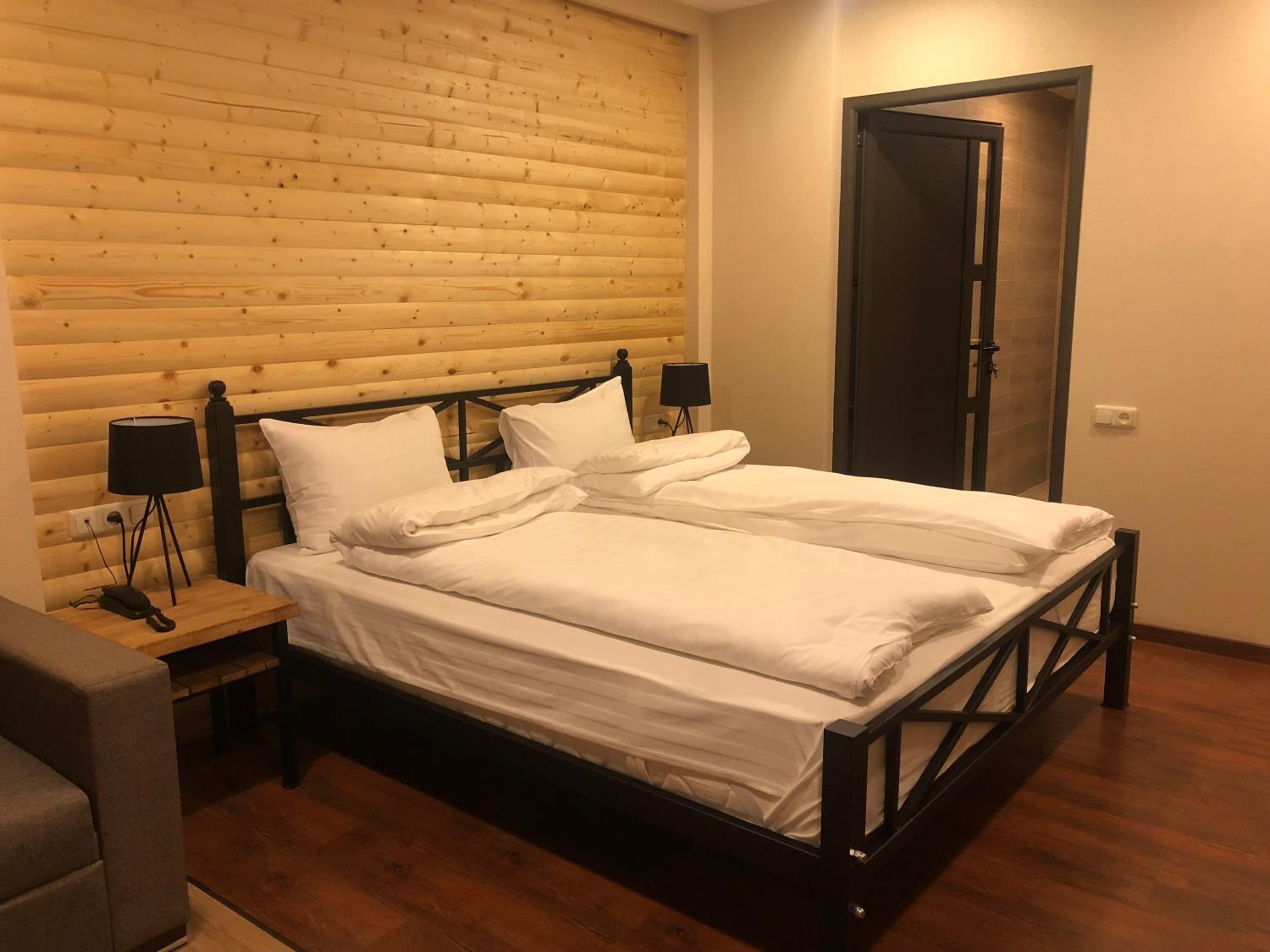 Deluxe Double Room With Extra Bed photo 3