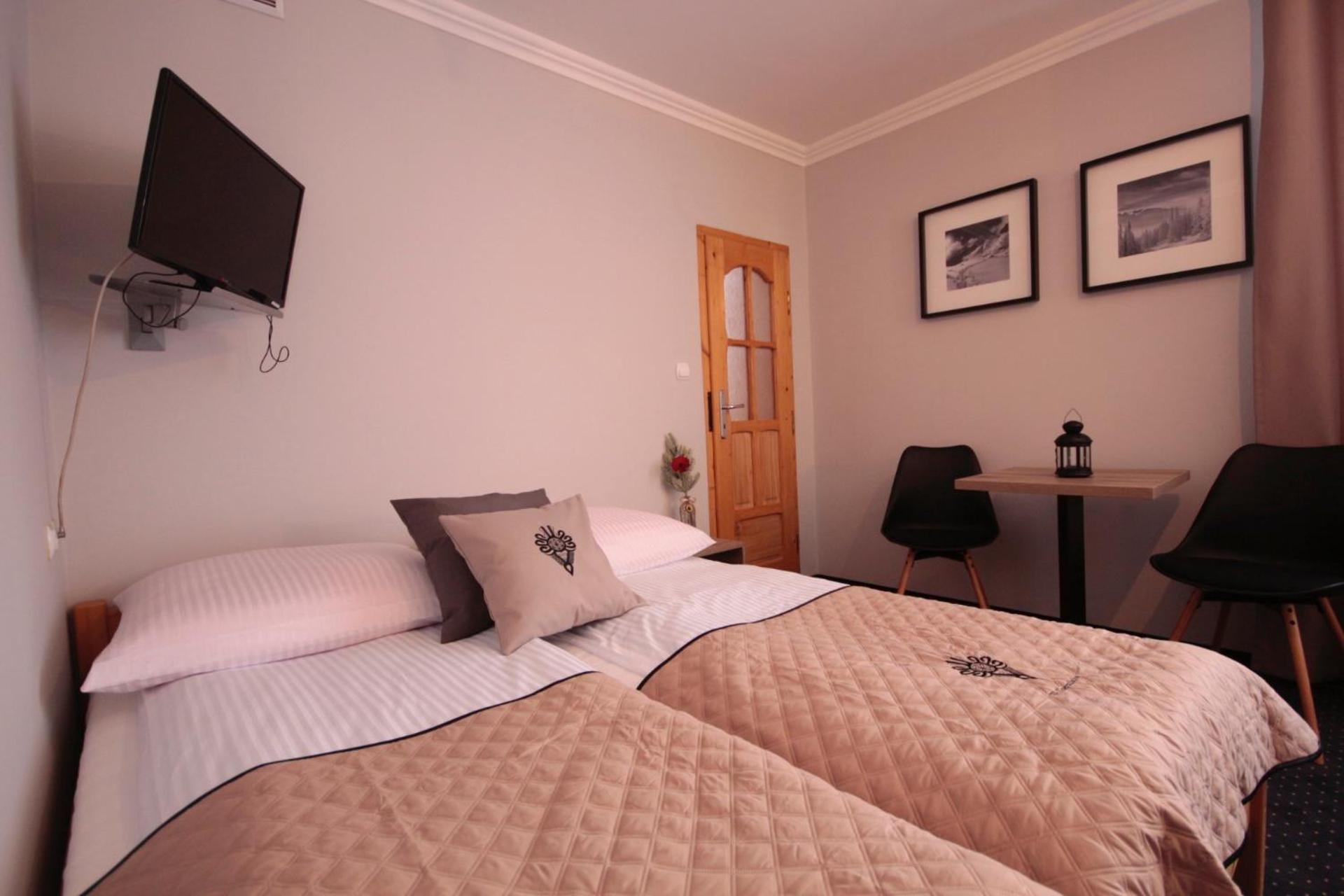 Triple Room with Bathroom photo 1