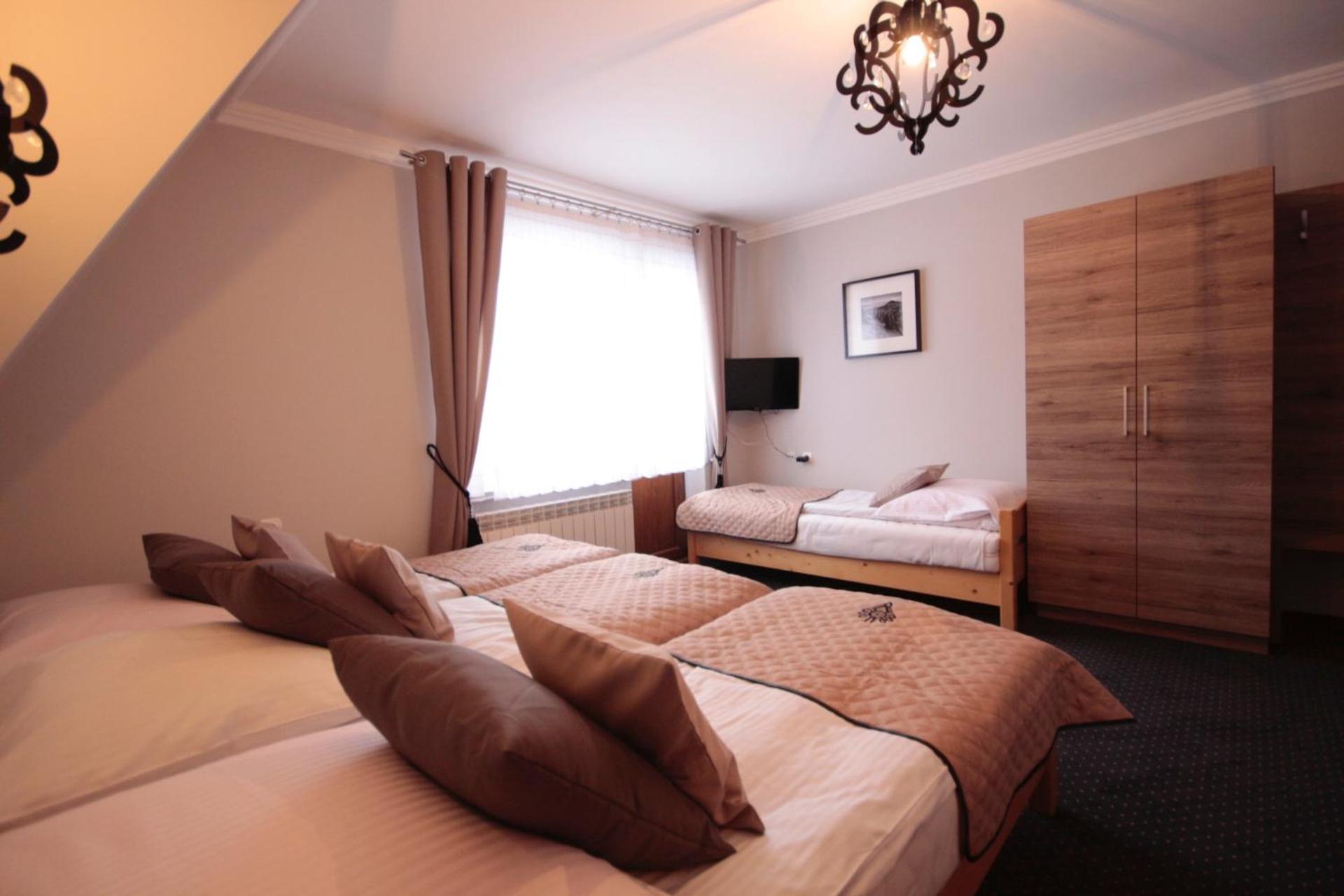 Quadruple Room with Private Bathroom photo 3