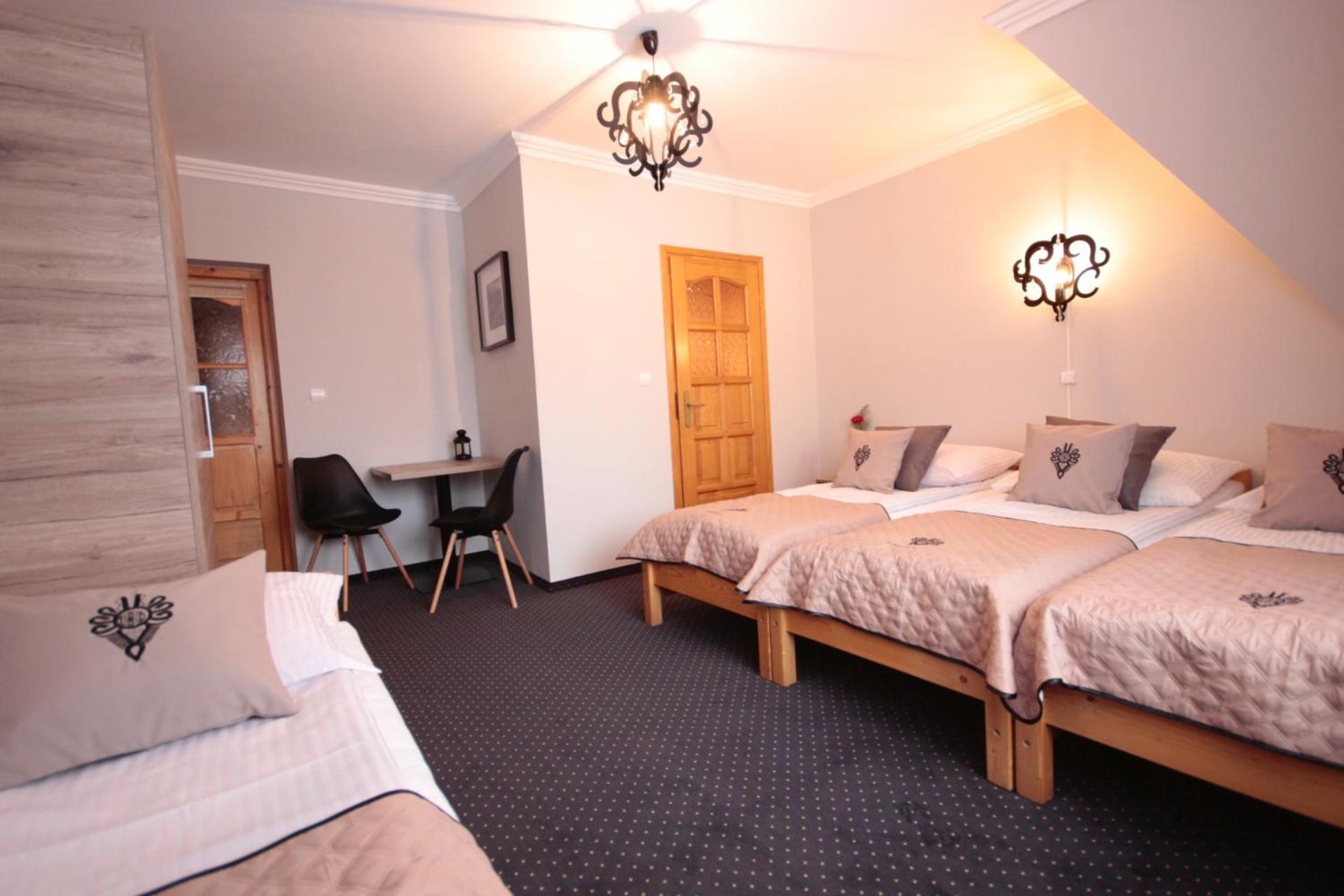 Quadruple Room with Private Bathroom photo 2