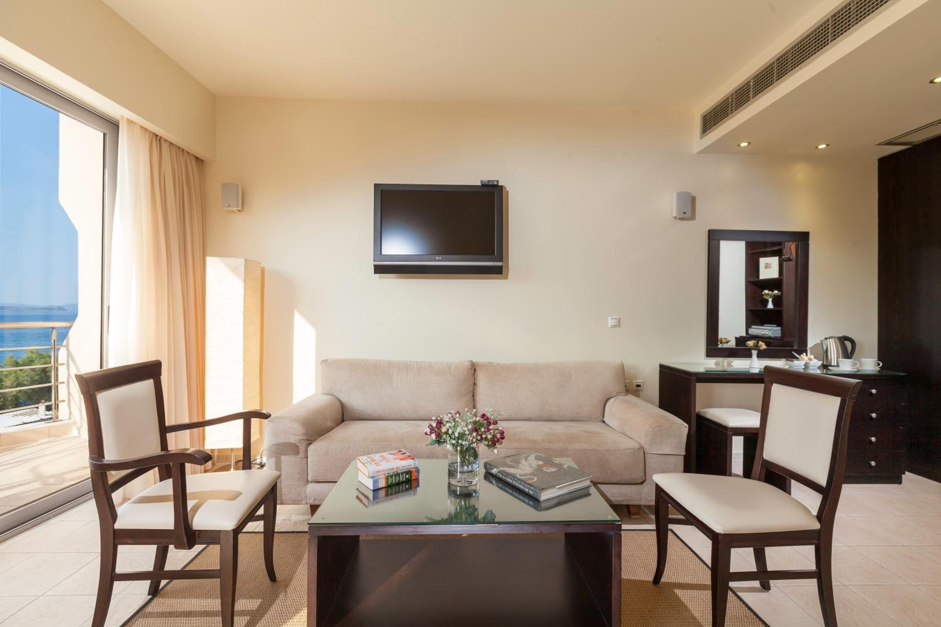 Executive Suite - Photo 3