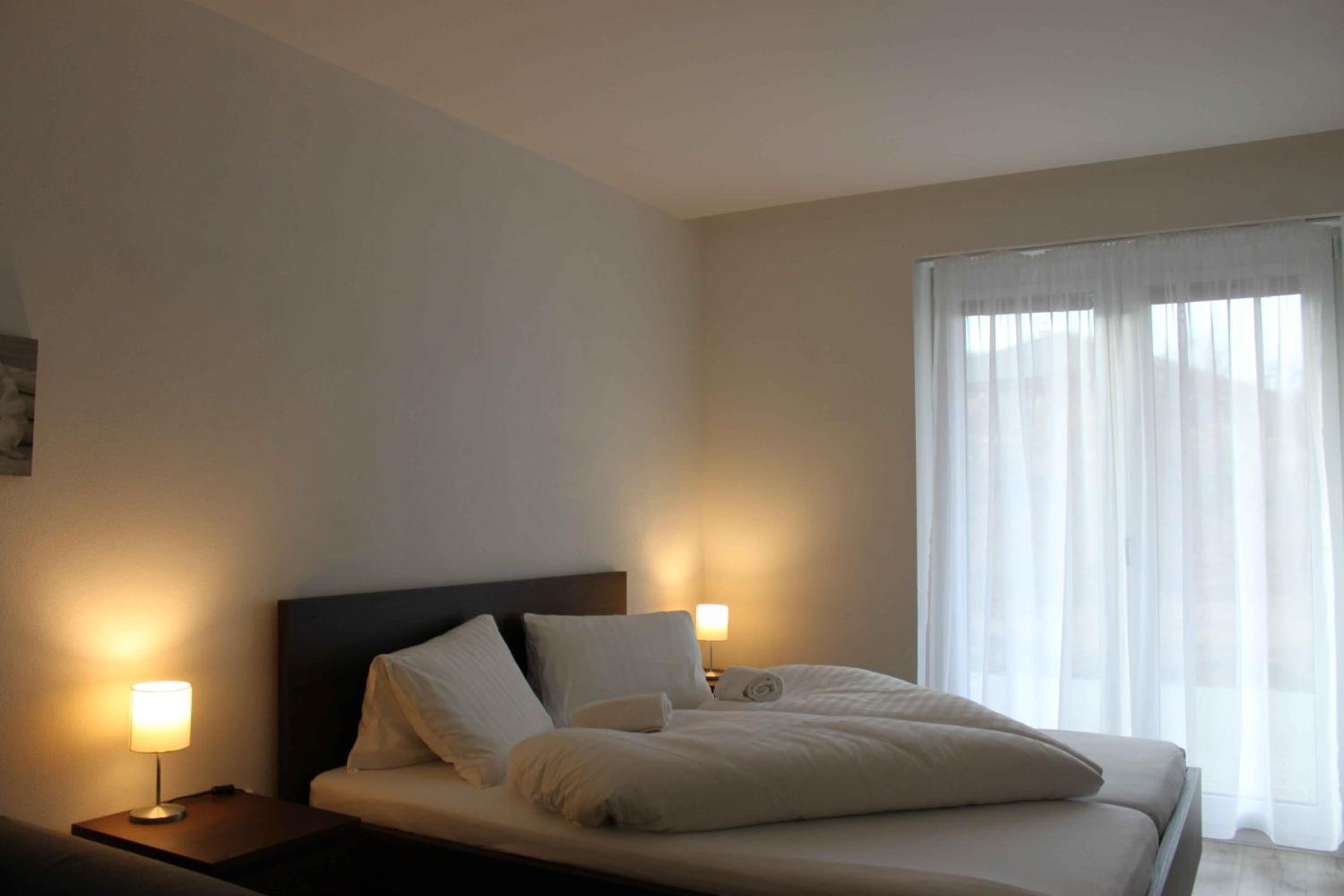 One-Bedroom Apartment - Photo 2