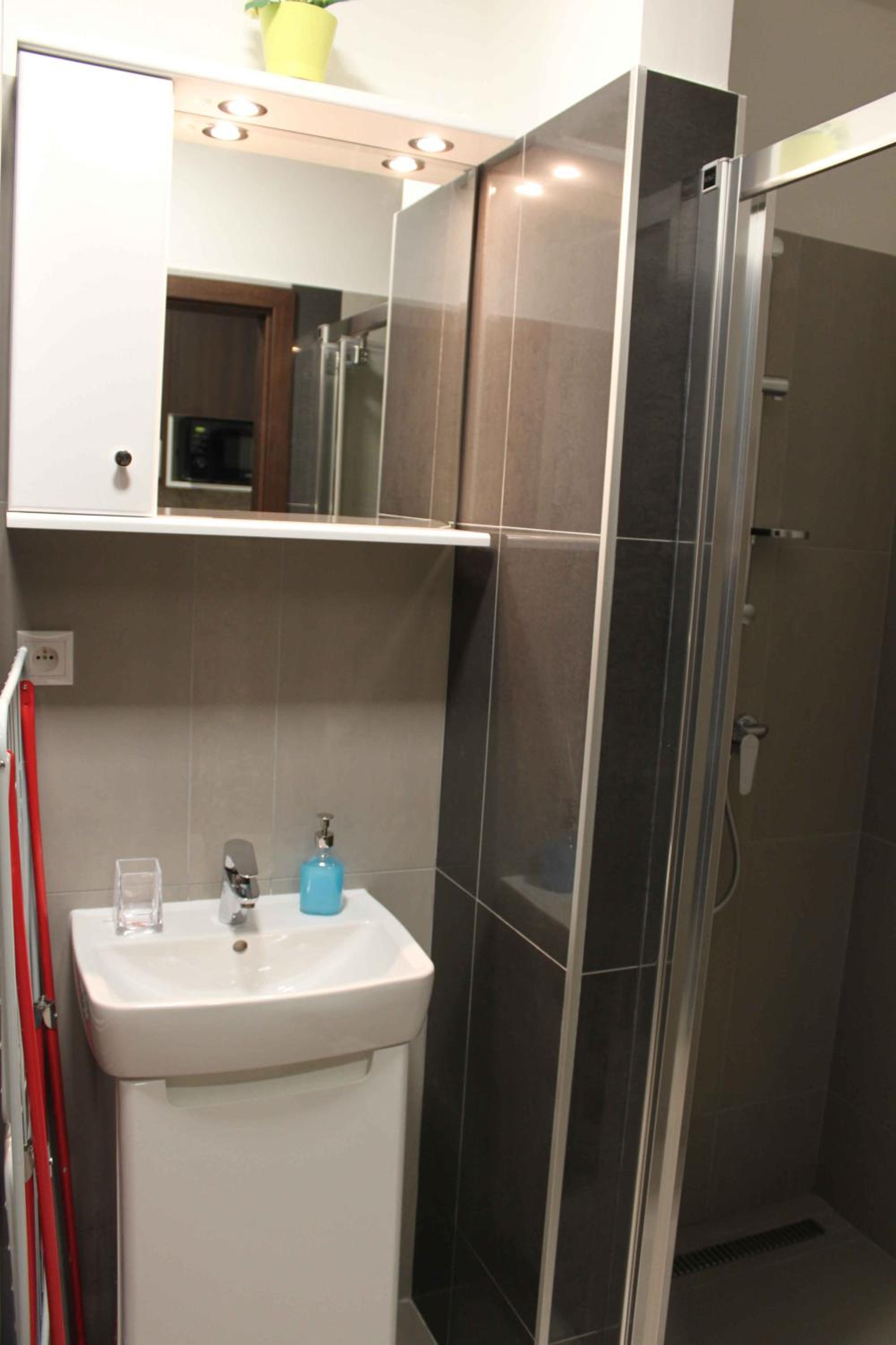 One-Bedroom Apartment - Photo 8