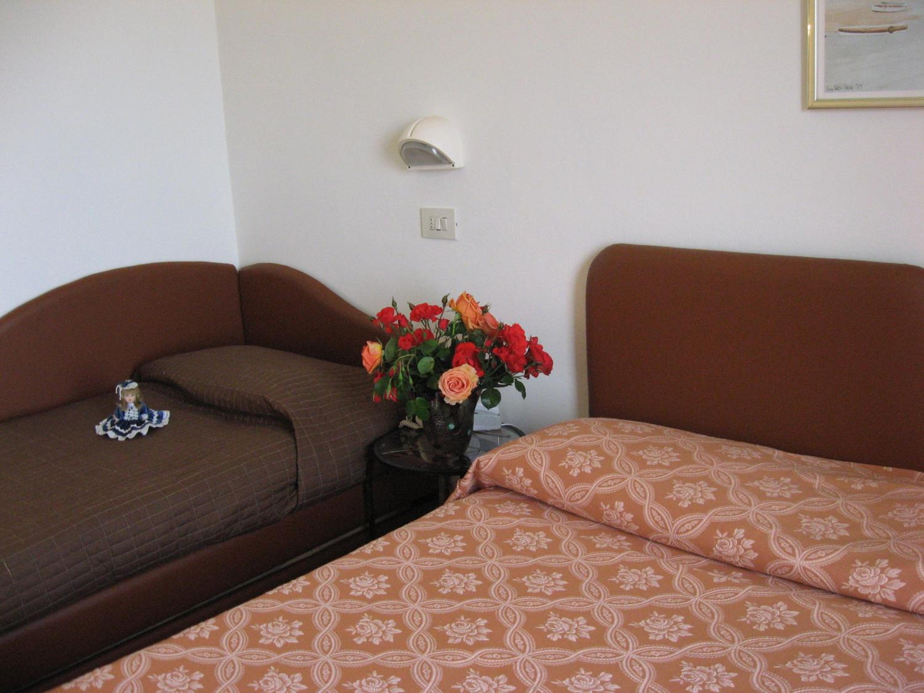 Family Room (2 Adults + 2 Children) - Photo 26