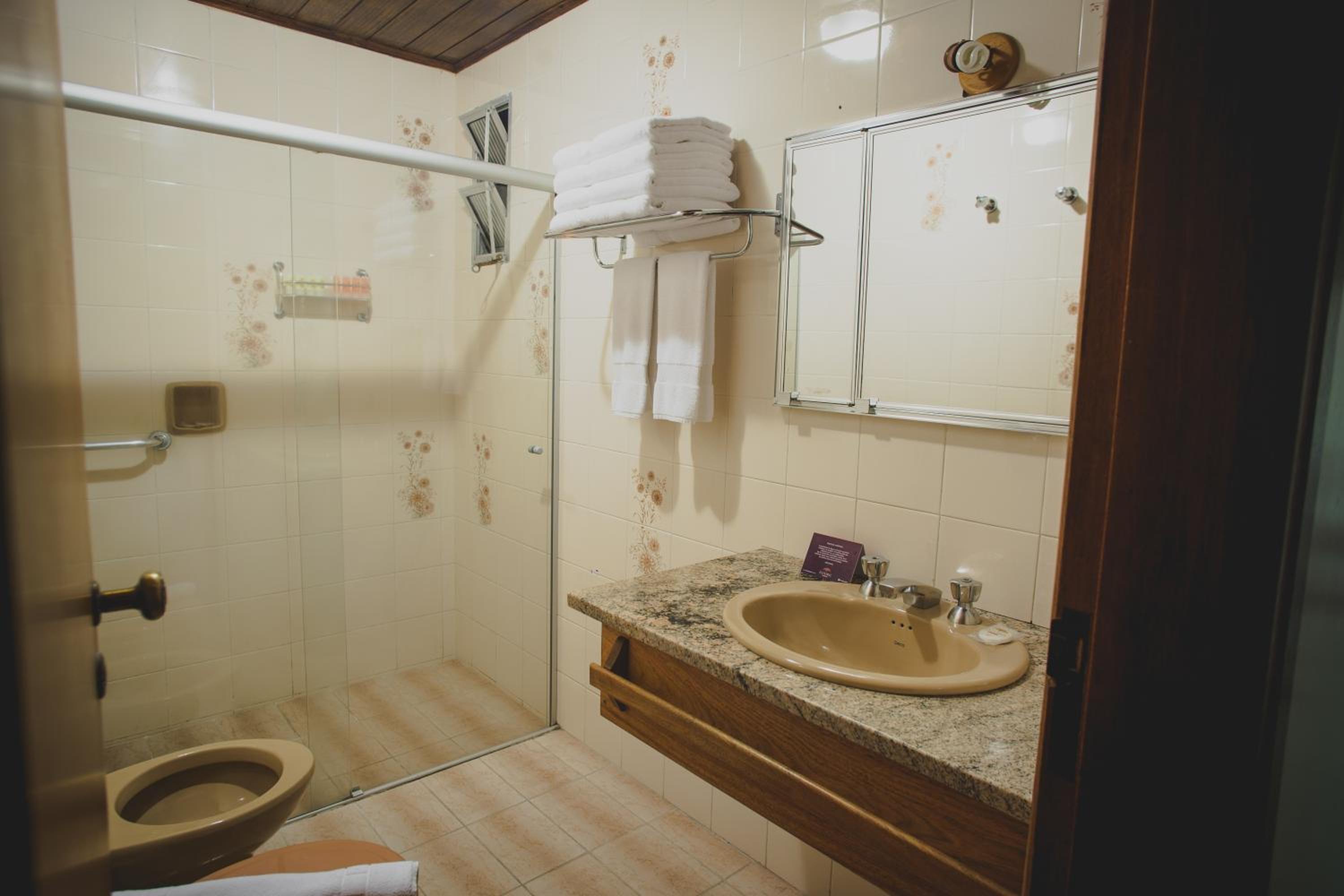 Standard Triple Room thumbnail 6