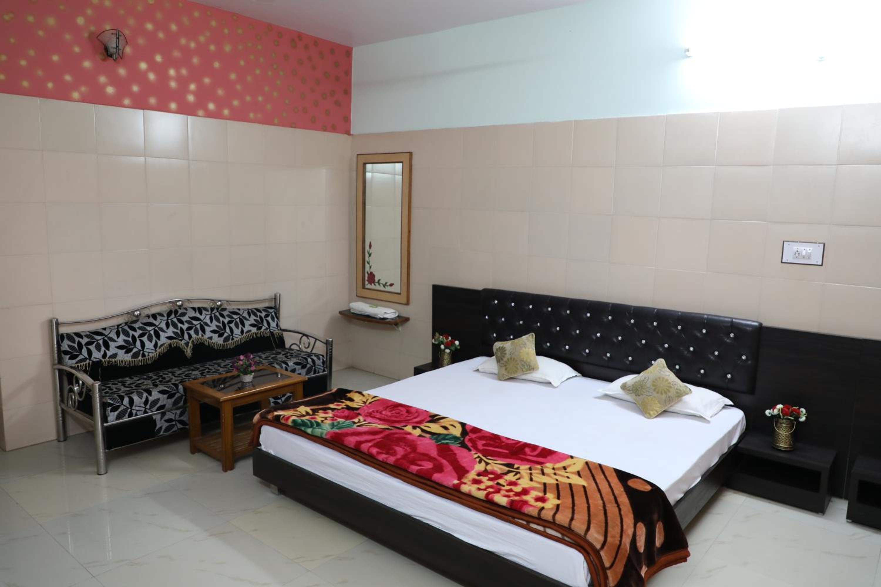 Budget Double Room - Indian Nationals Only