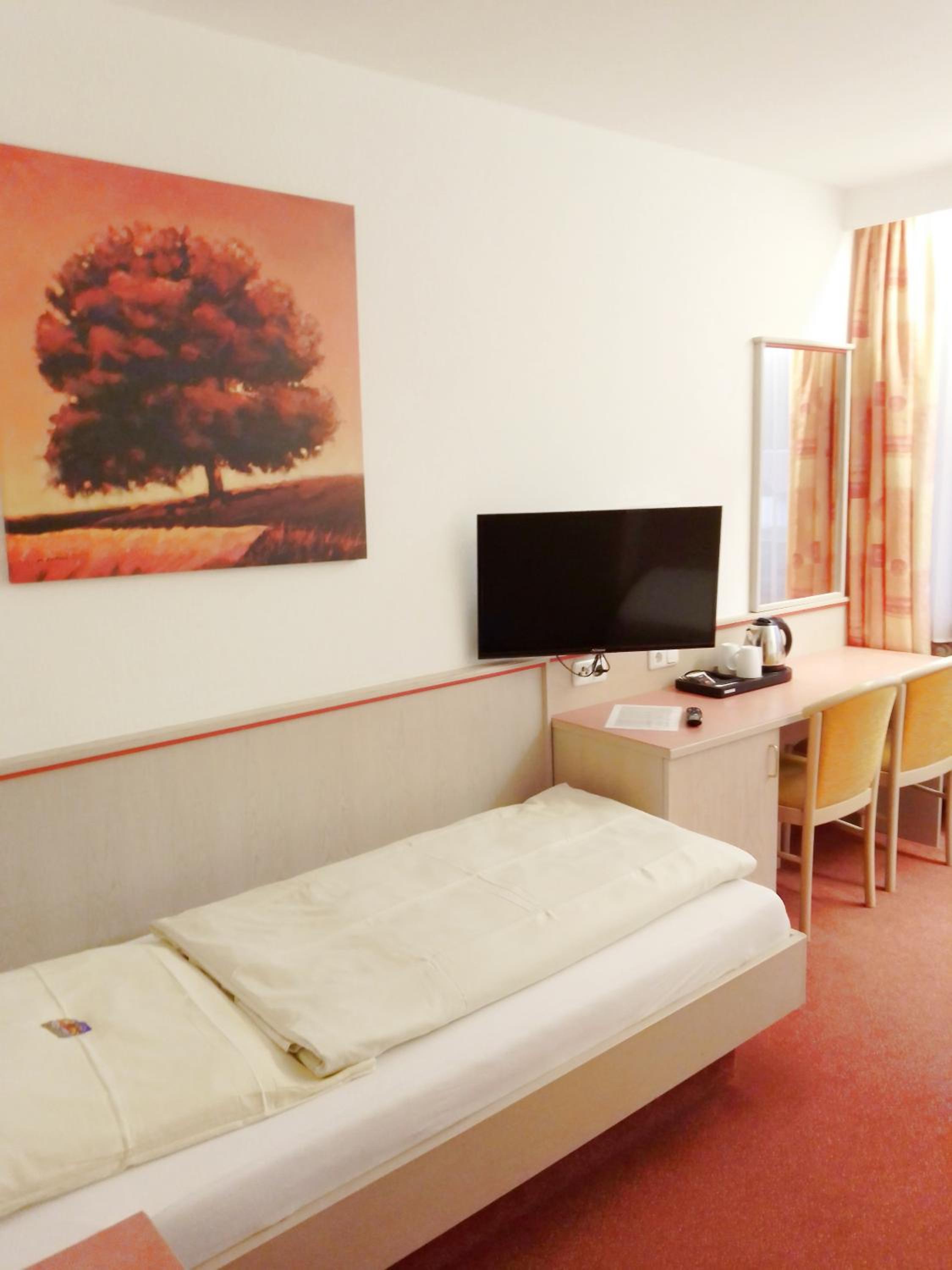 Economy Twin Room photo 1