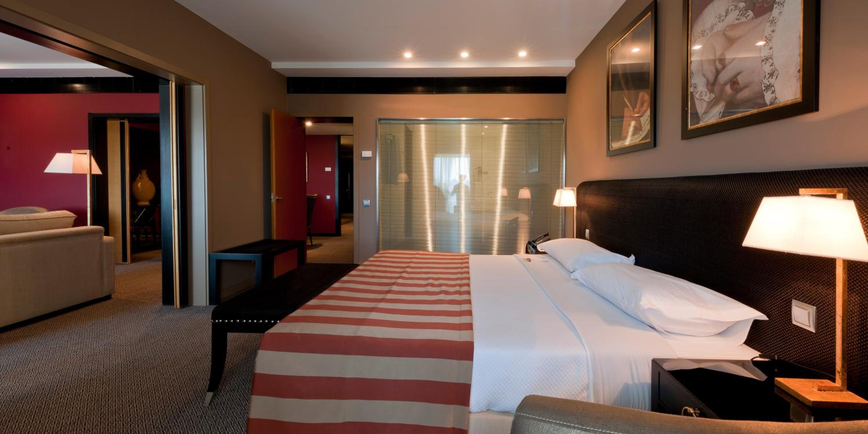 Suite - Photo 1