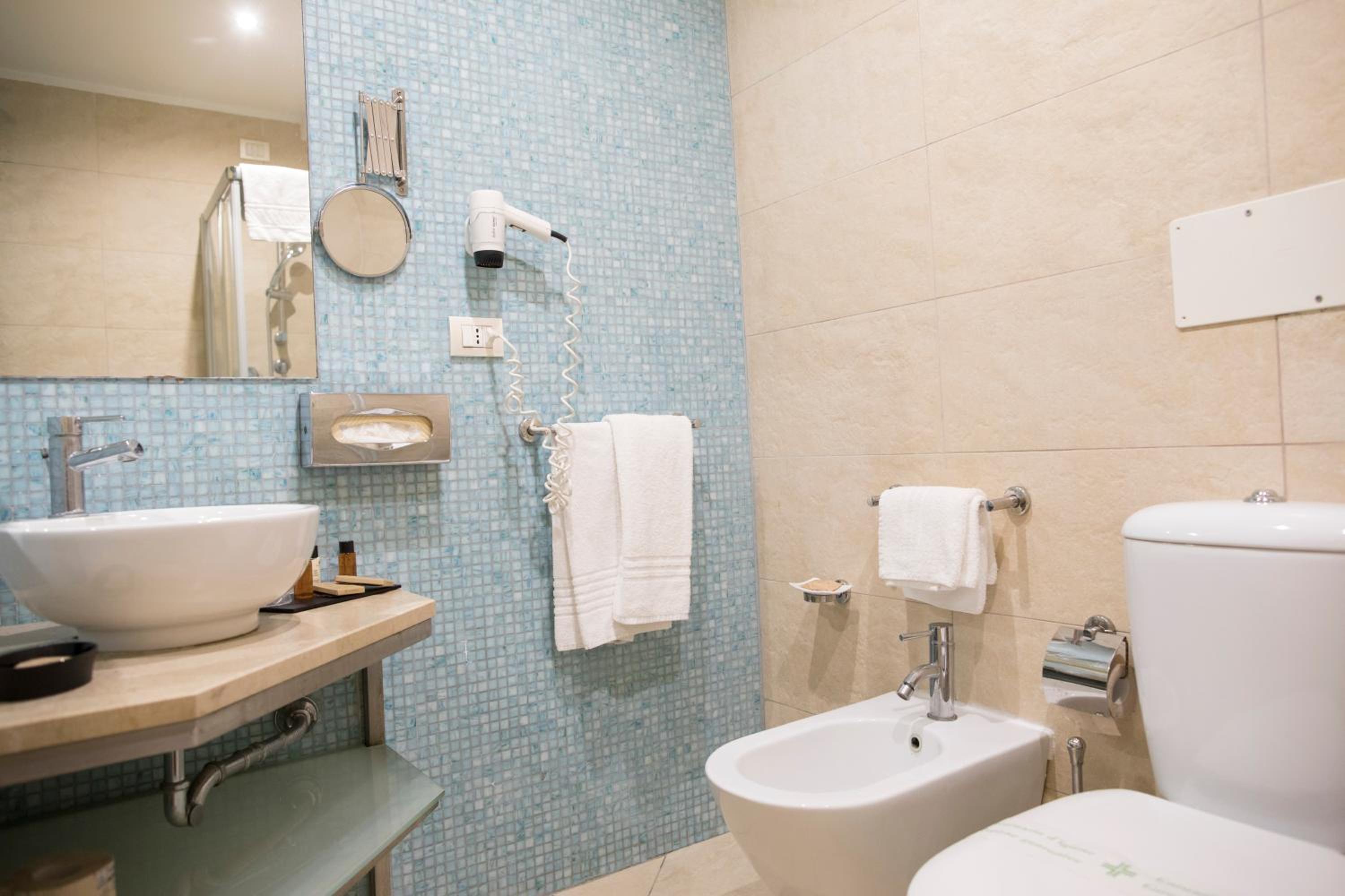 Standard Double Room - Photo 6