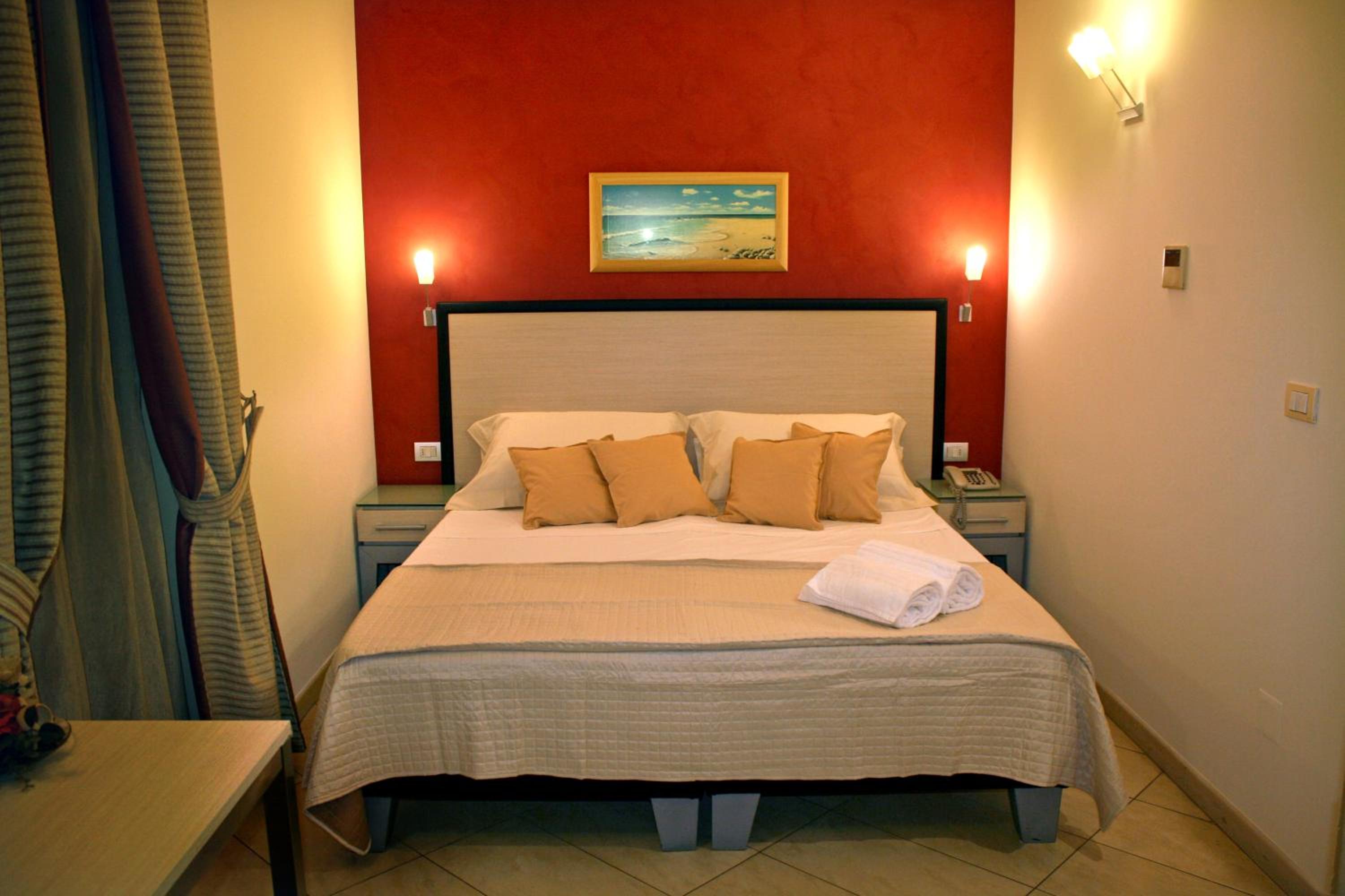 Standard Double Room - Photo 3
