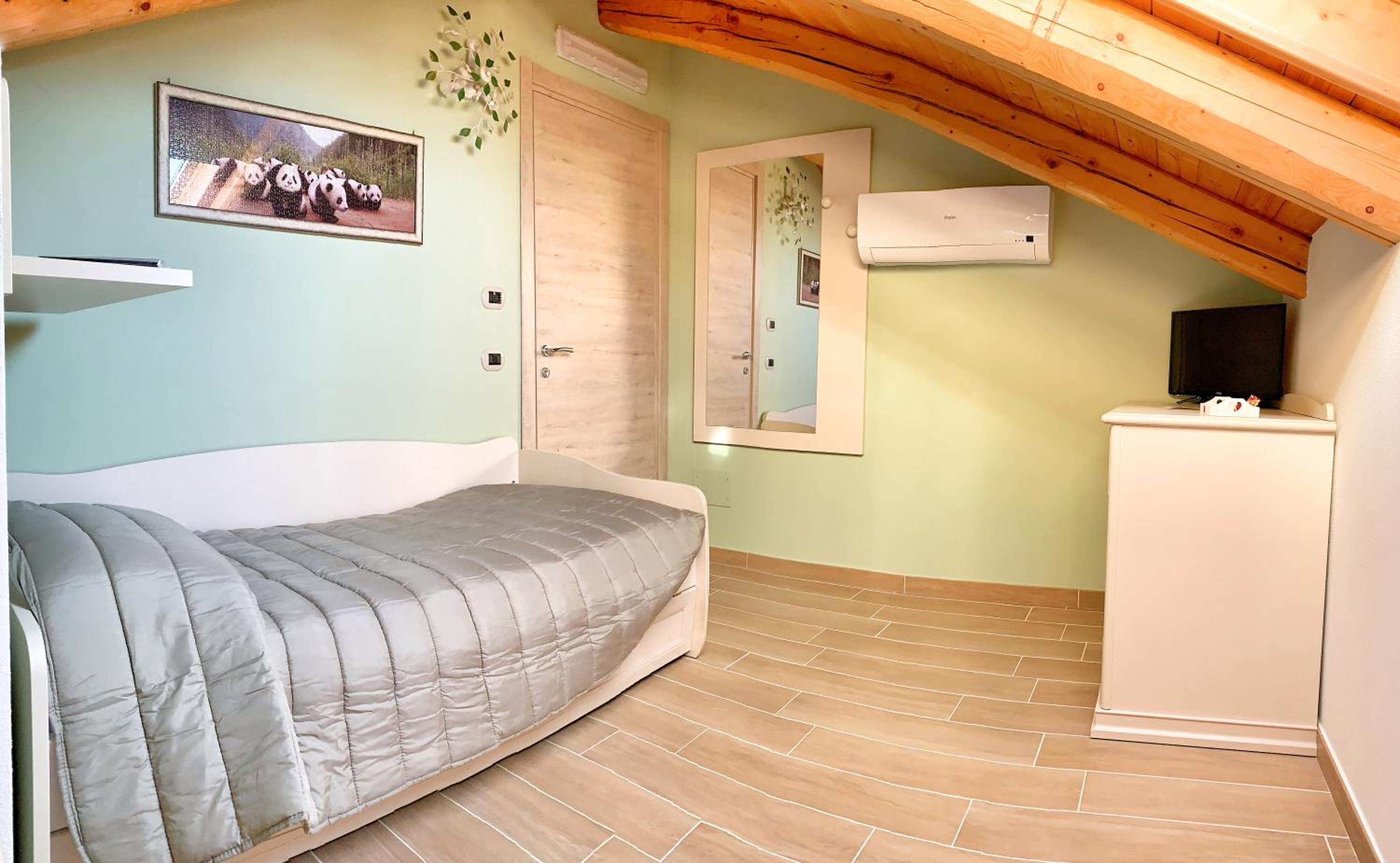 Twin Room with Private External Bathroom photo 1