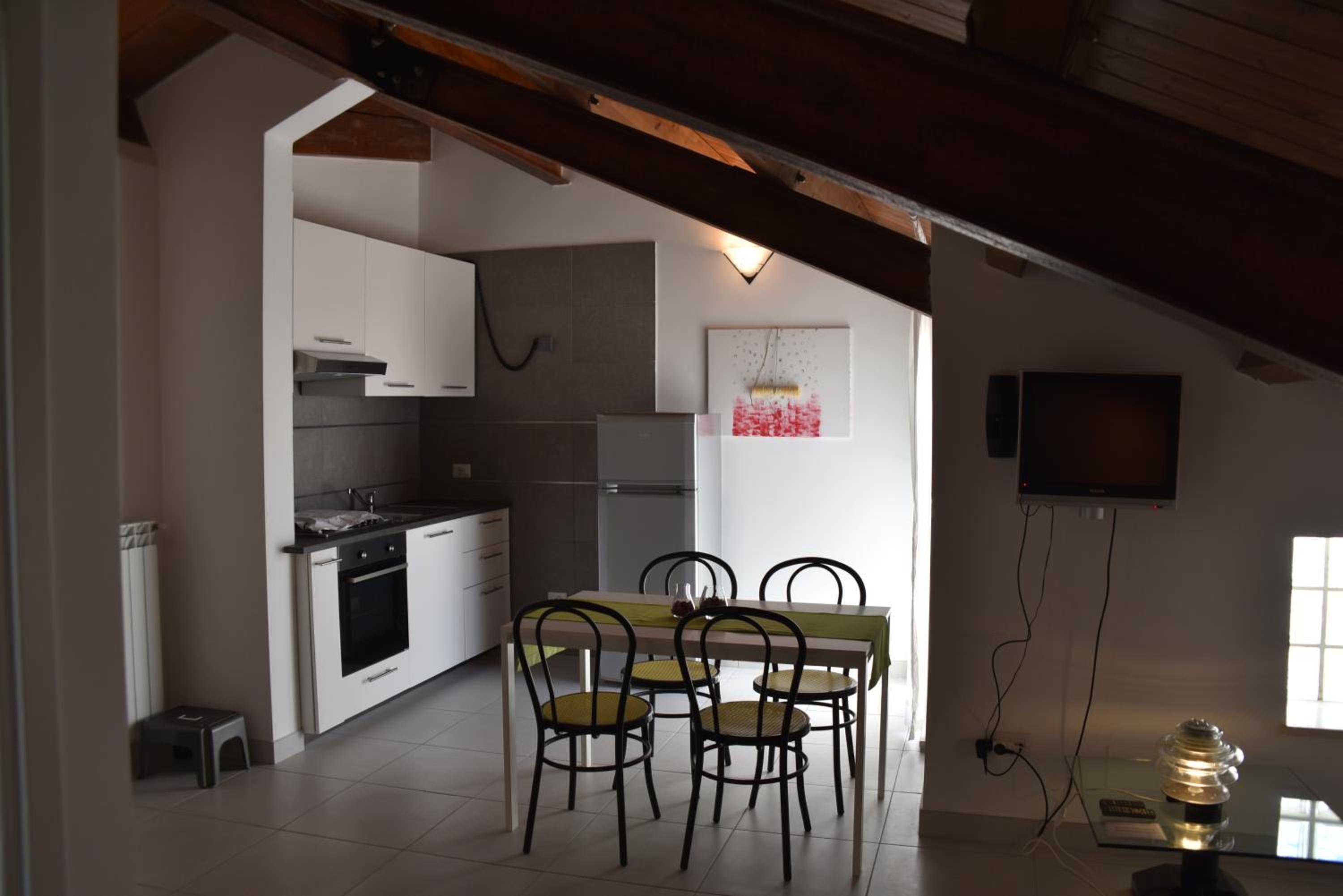 Apartment with Balcony - Photo 3