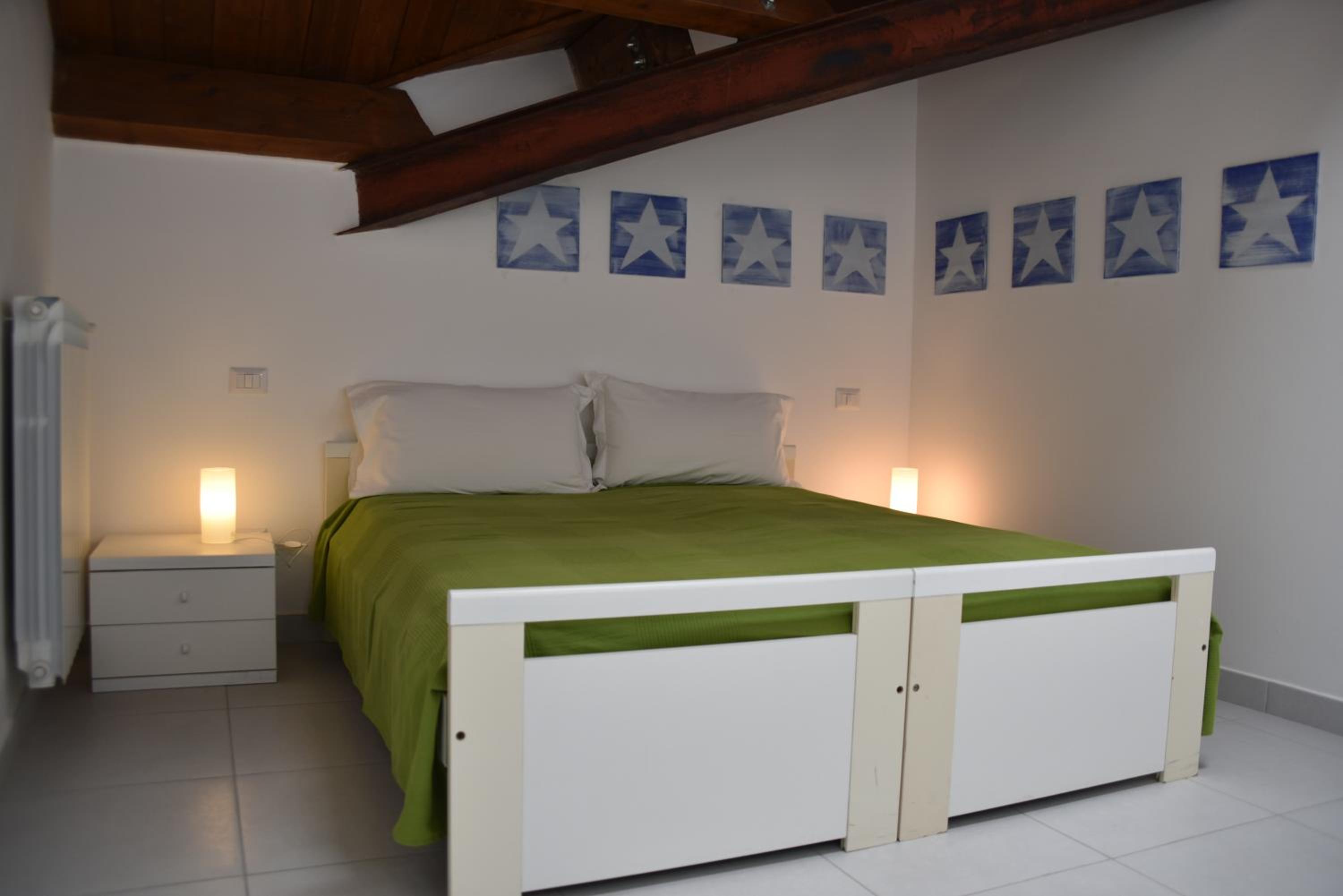 Apartment with Balcony - Photo 2