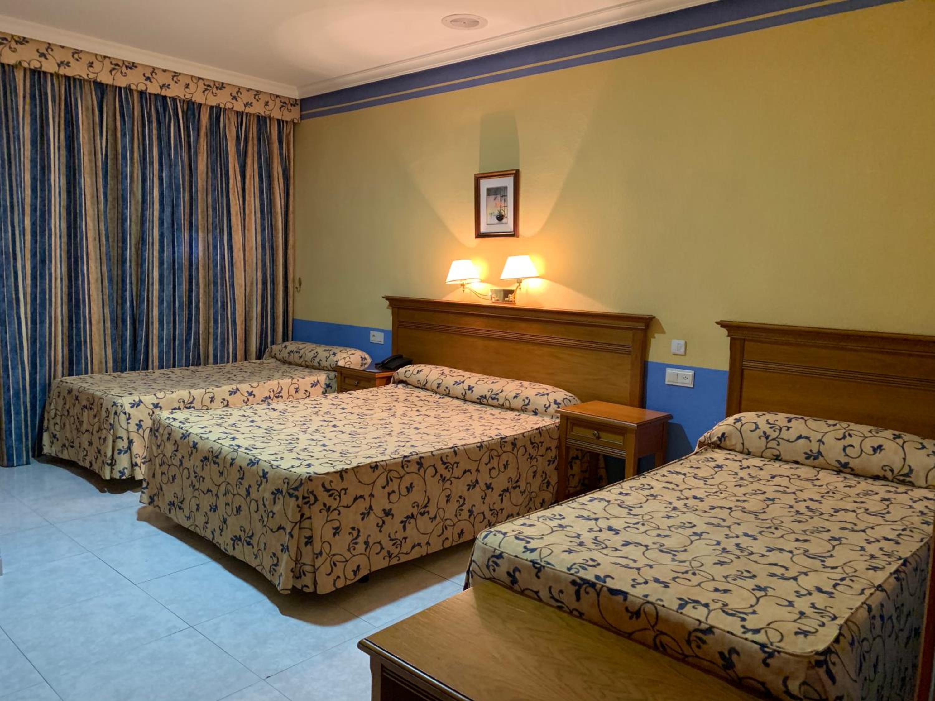 Triple Room (2 Adults + 1 Child) - Photo 5