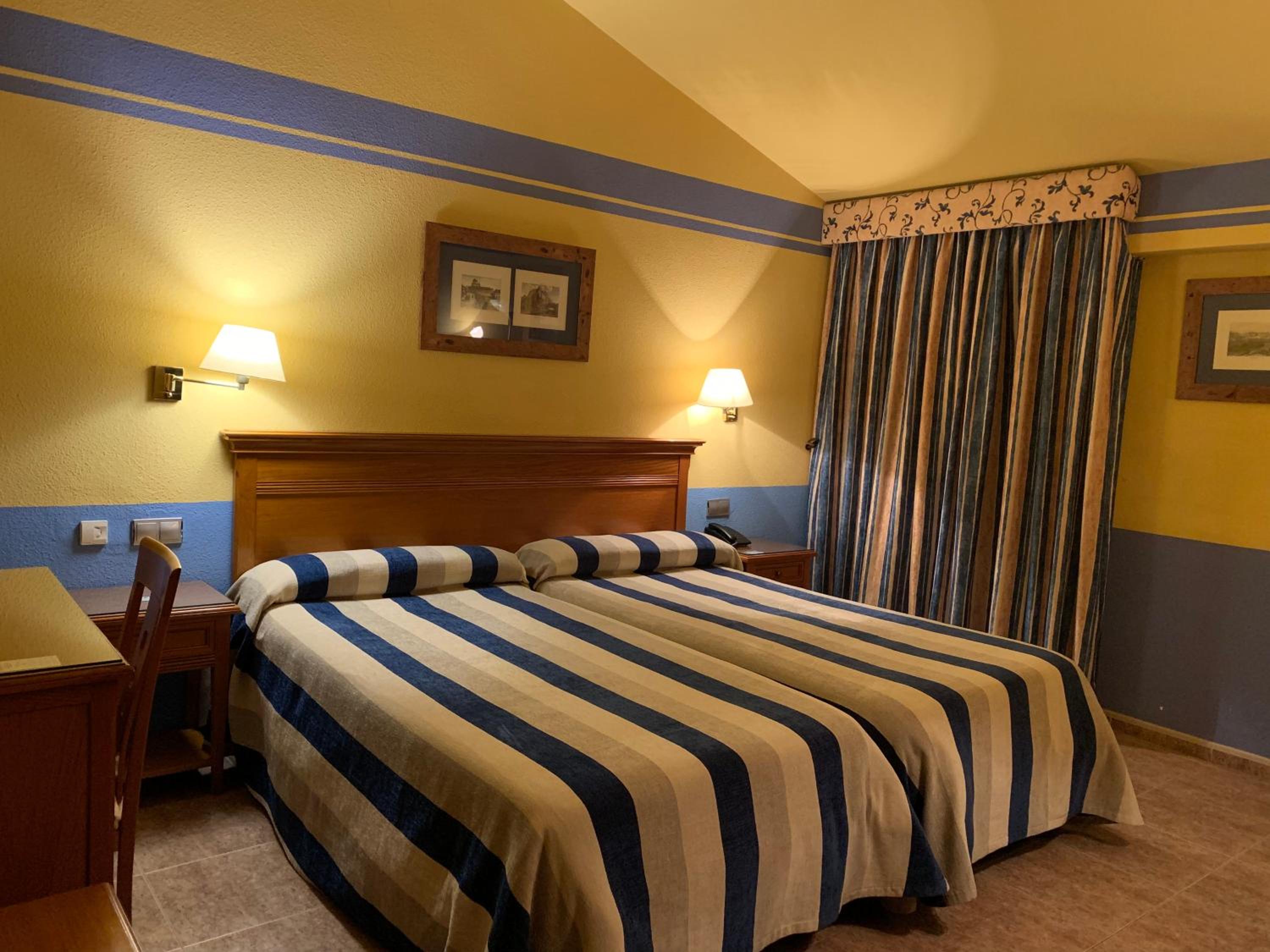 Double or Twin Room - Photo 5