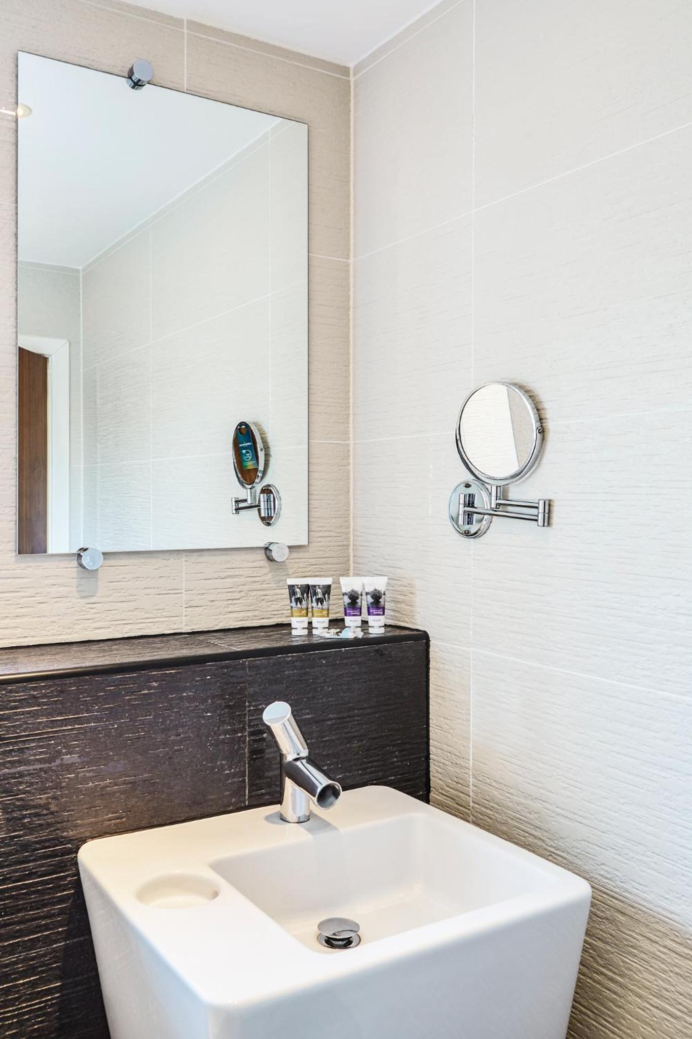 Superior Double Room - Photo 11