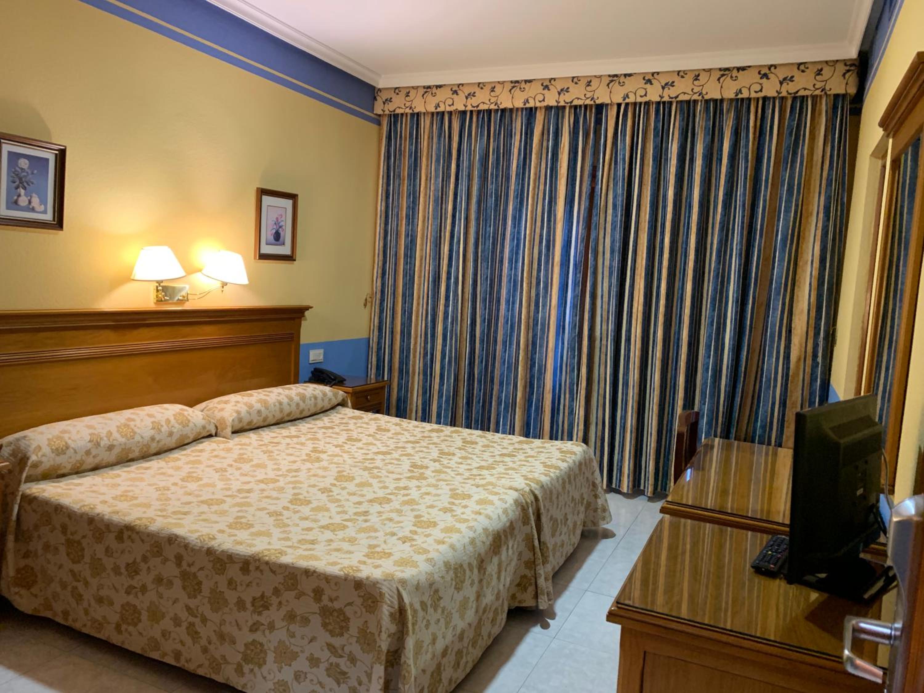 Double or Twin Room - Photo 2