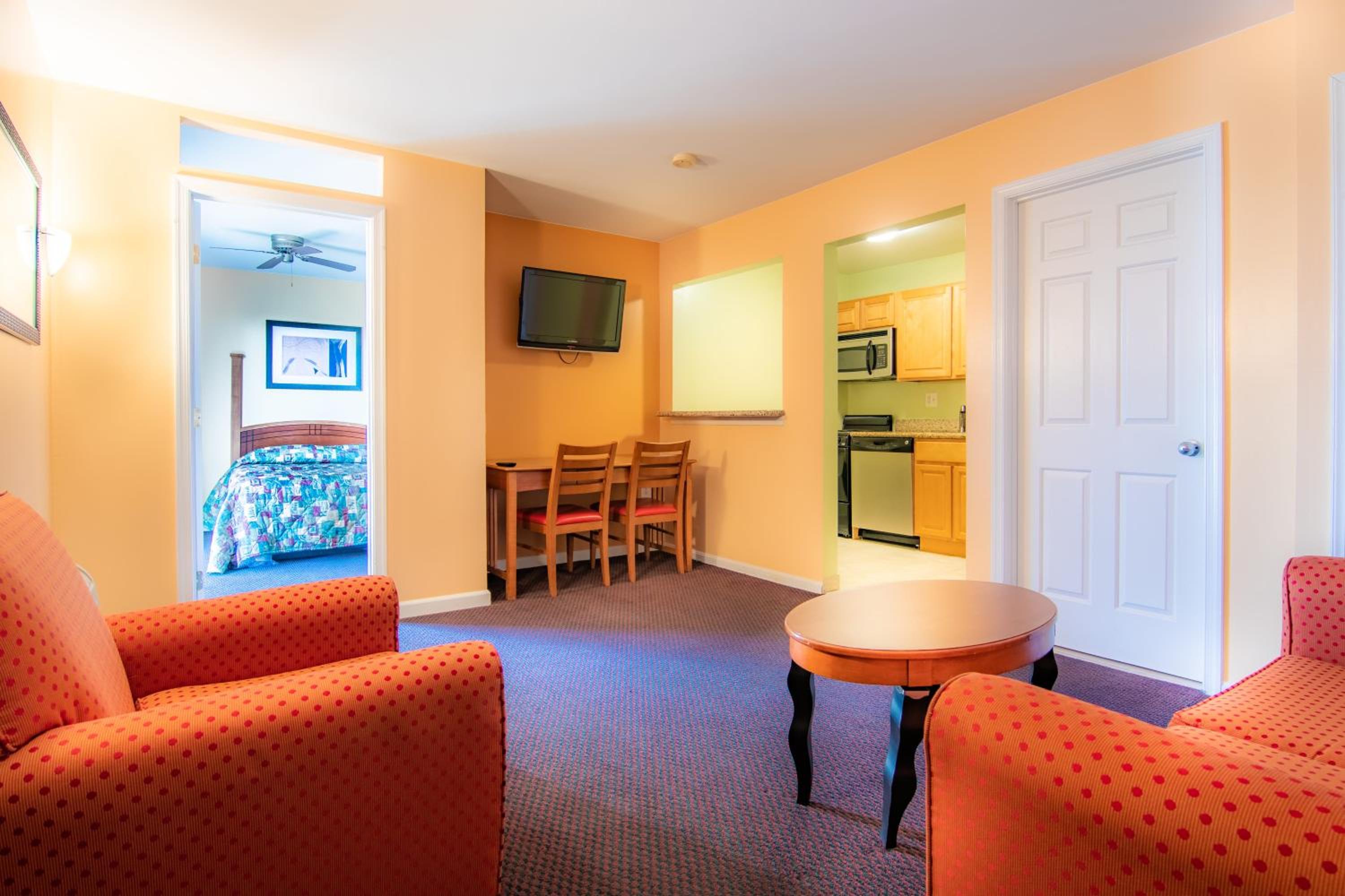 One-Bedroom Suite - Photo 5