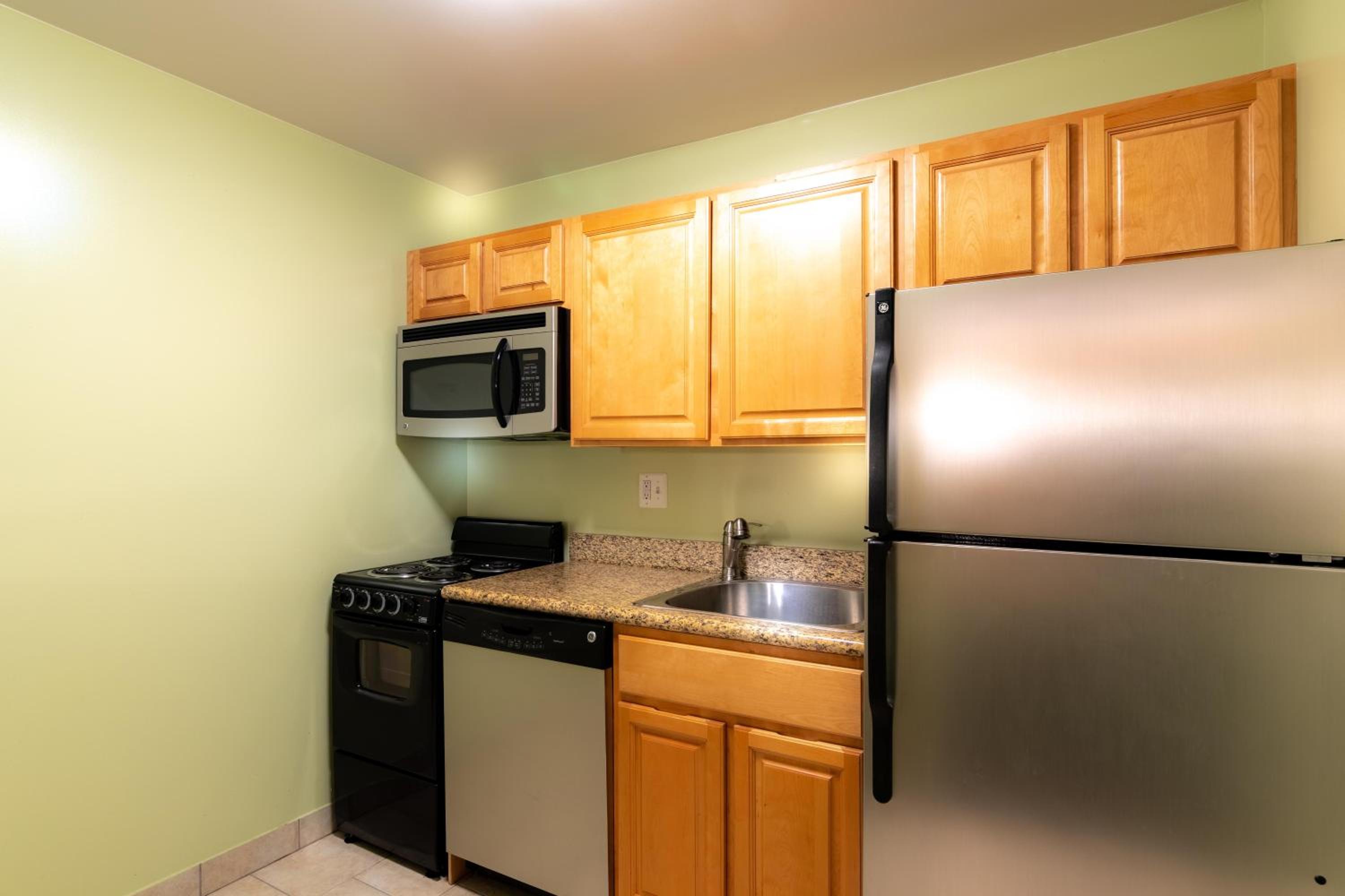 One-Bedroom Suite - Photo 6