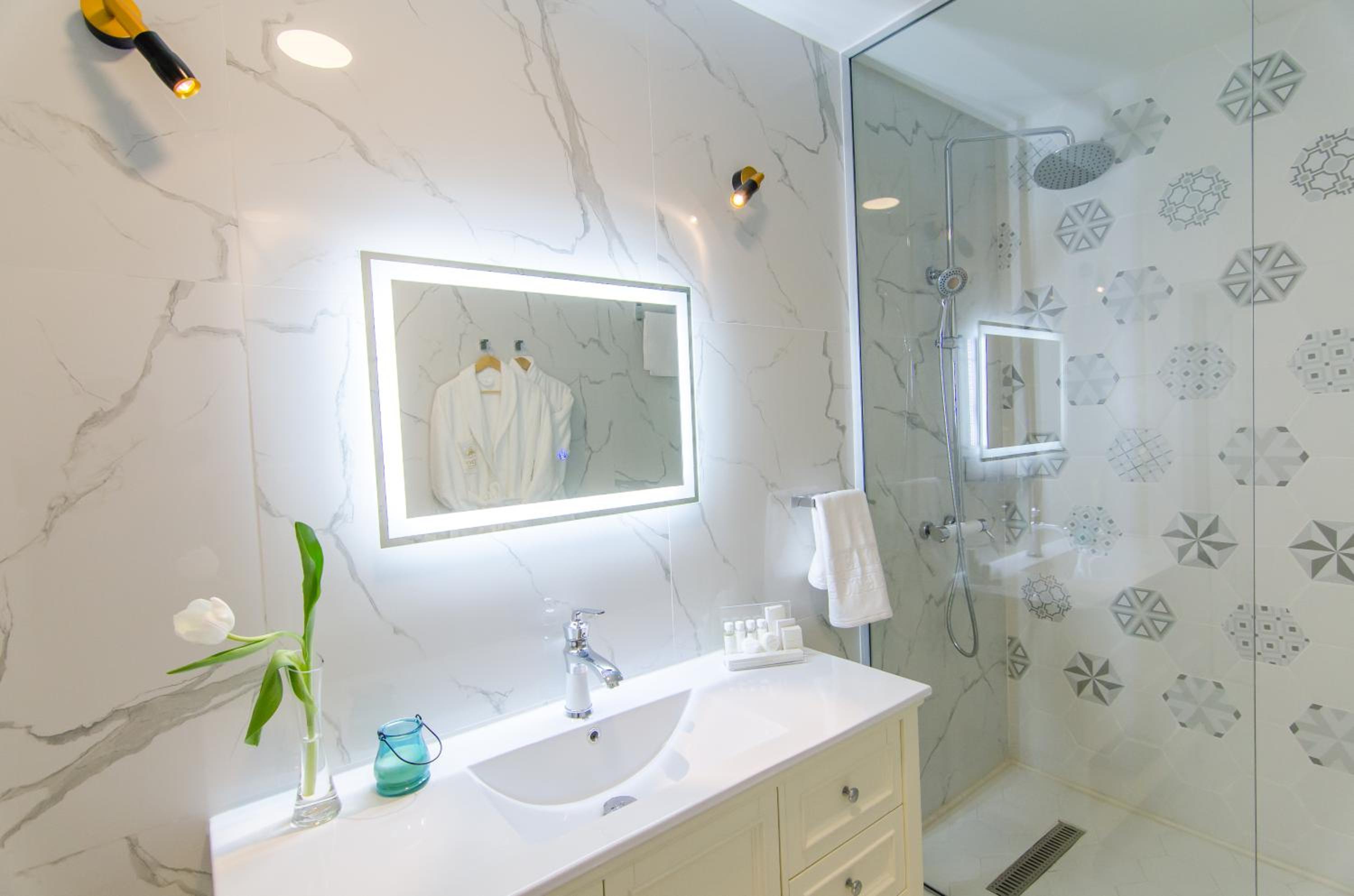 Deluxe Twin Room - Photo 6