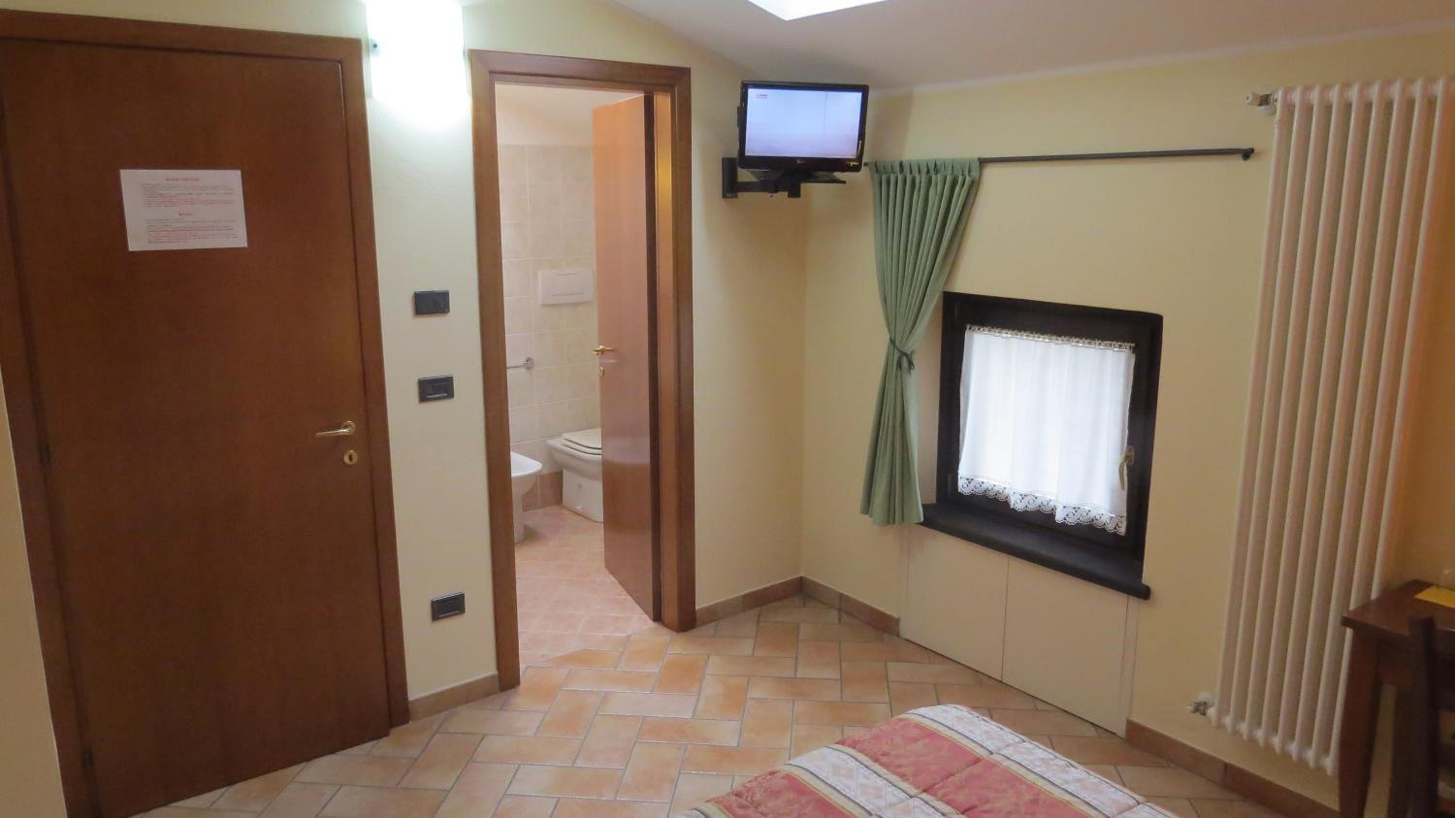 Double or Twin Room with Private Bathroom