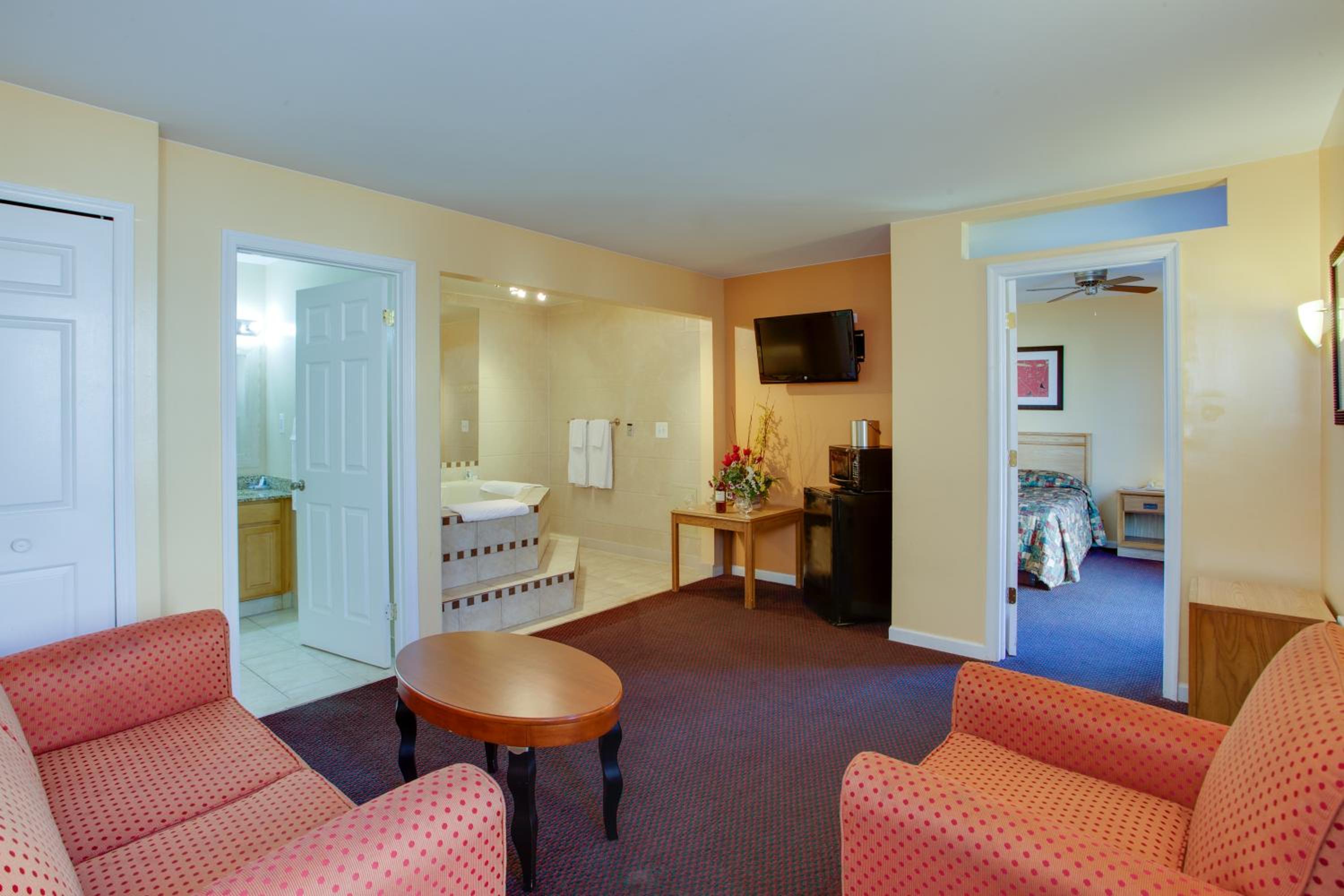 Queen Suite with Spa Bath - Photo 5