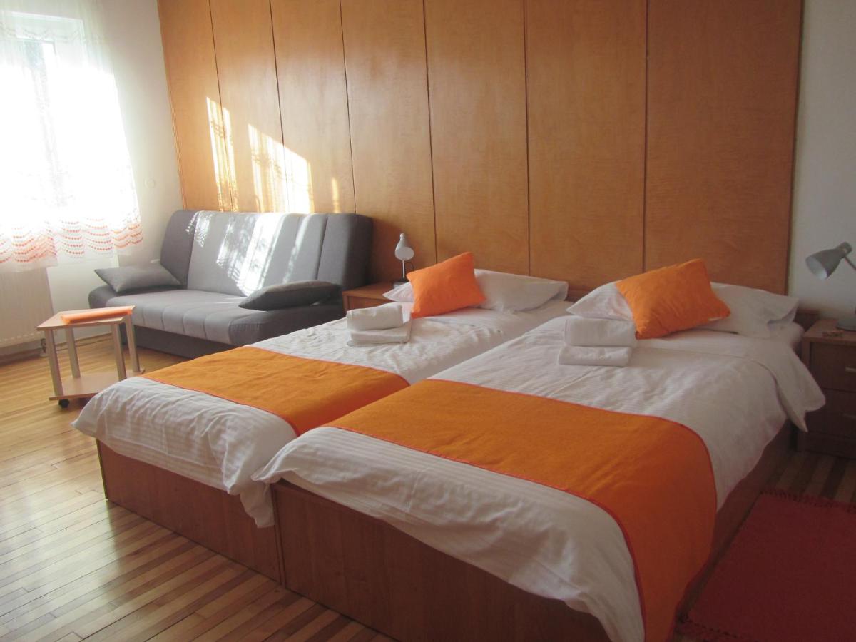 Quadruple Room with Private Bathroom photo 1