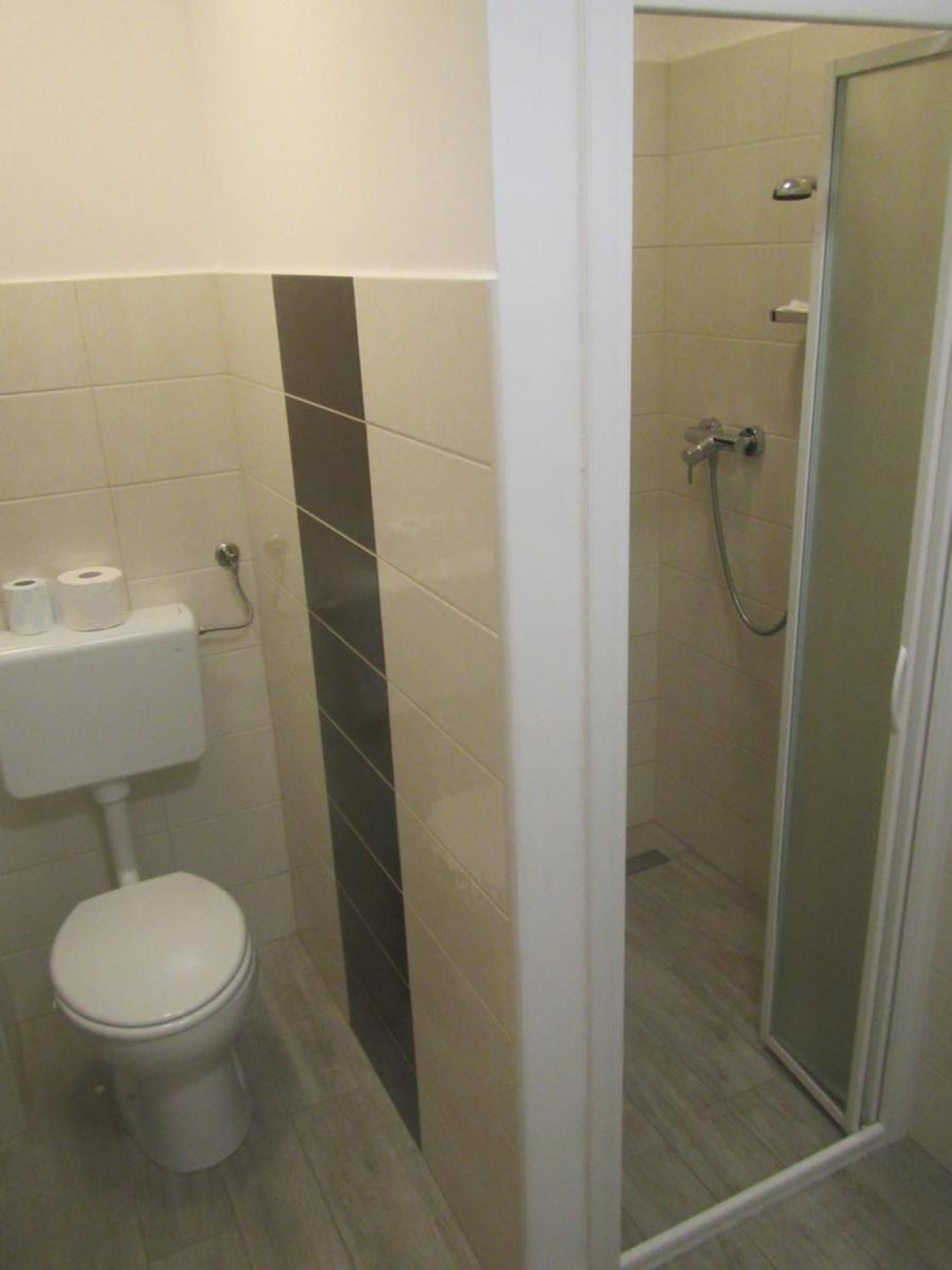 Quadruple Room with Private Bathroom photo 3