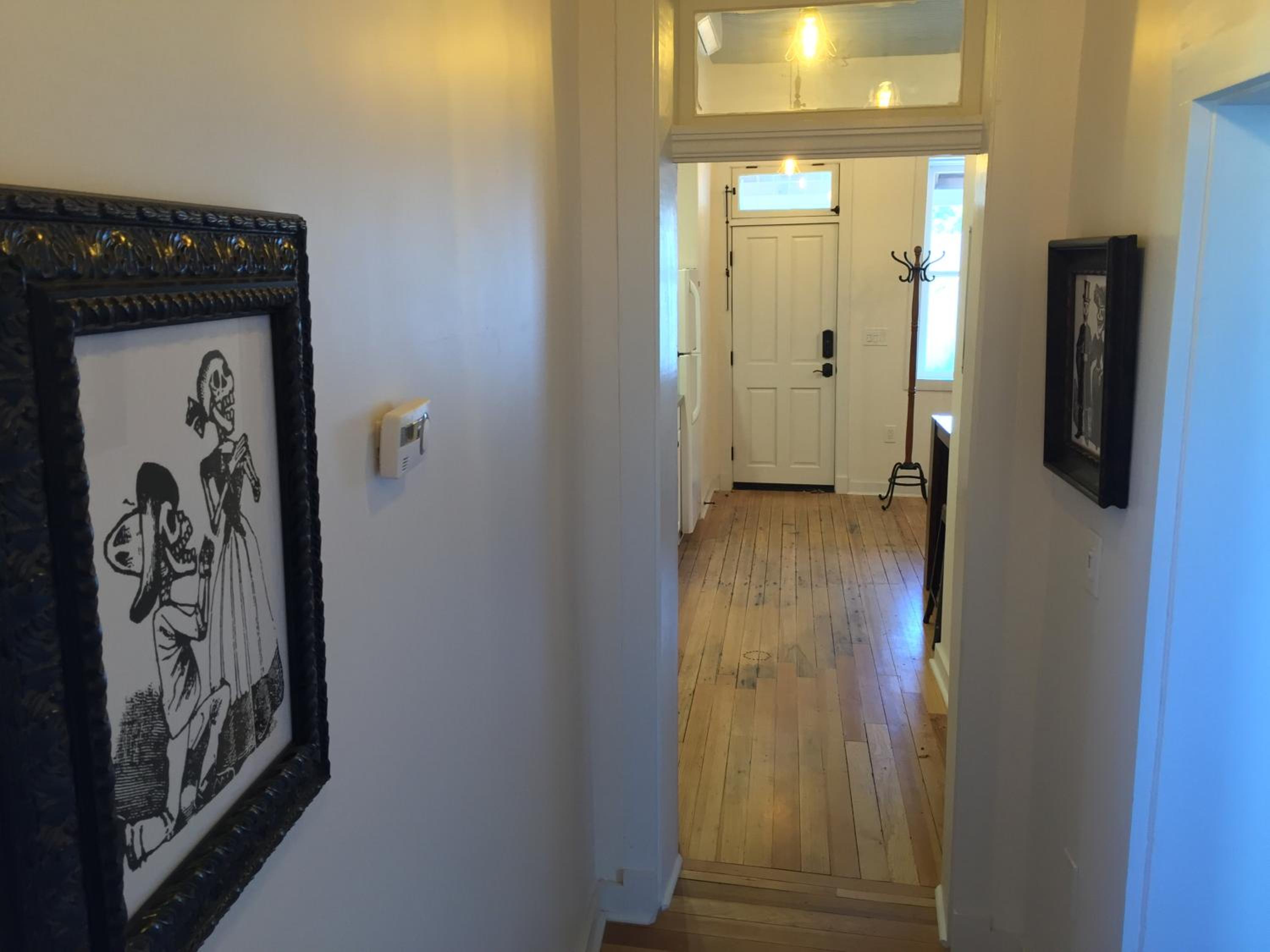 Deluxe Queen Suite - Photo 8