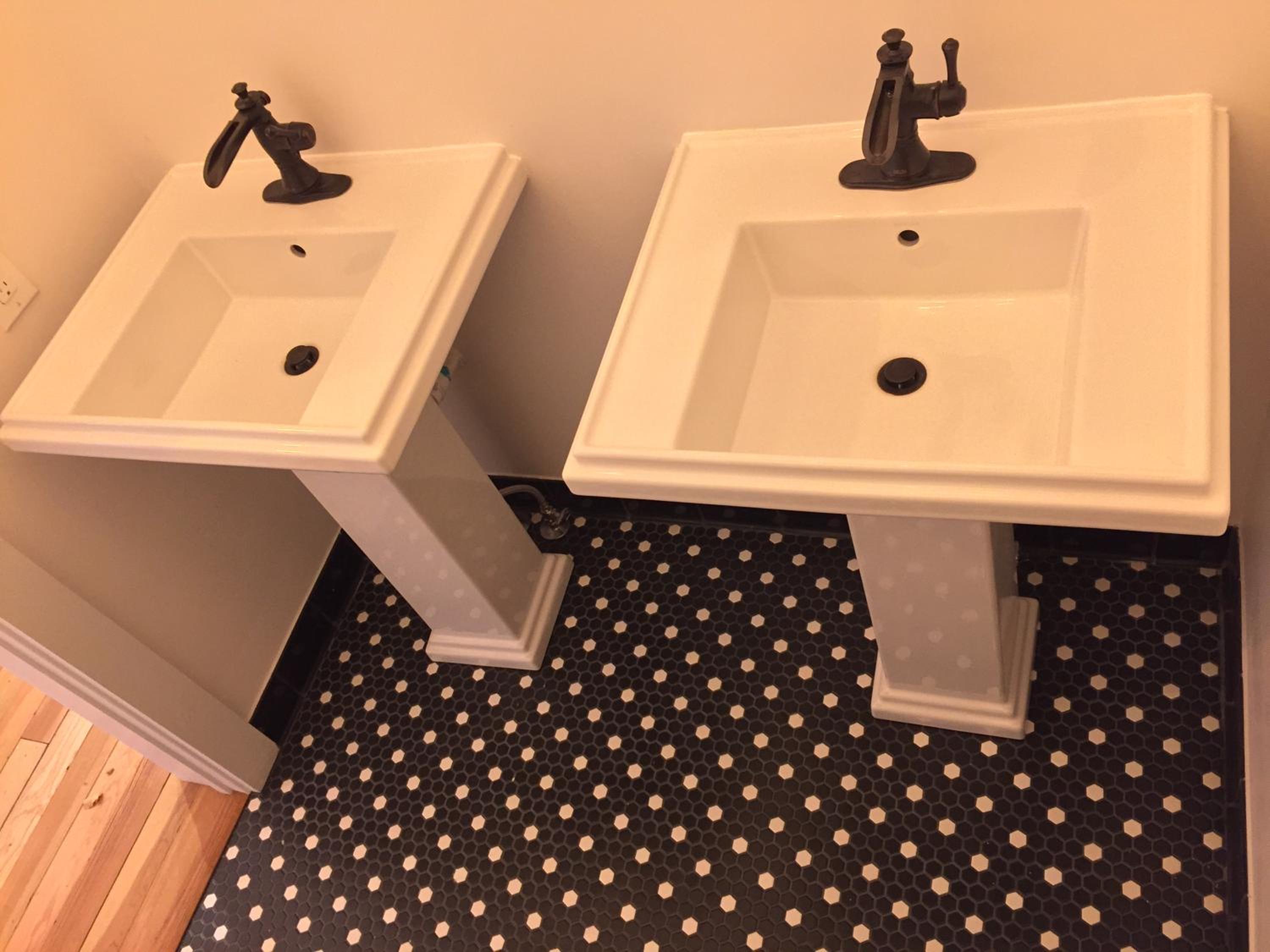 Deluxe Queen Suite - Photo 27