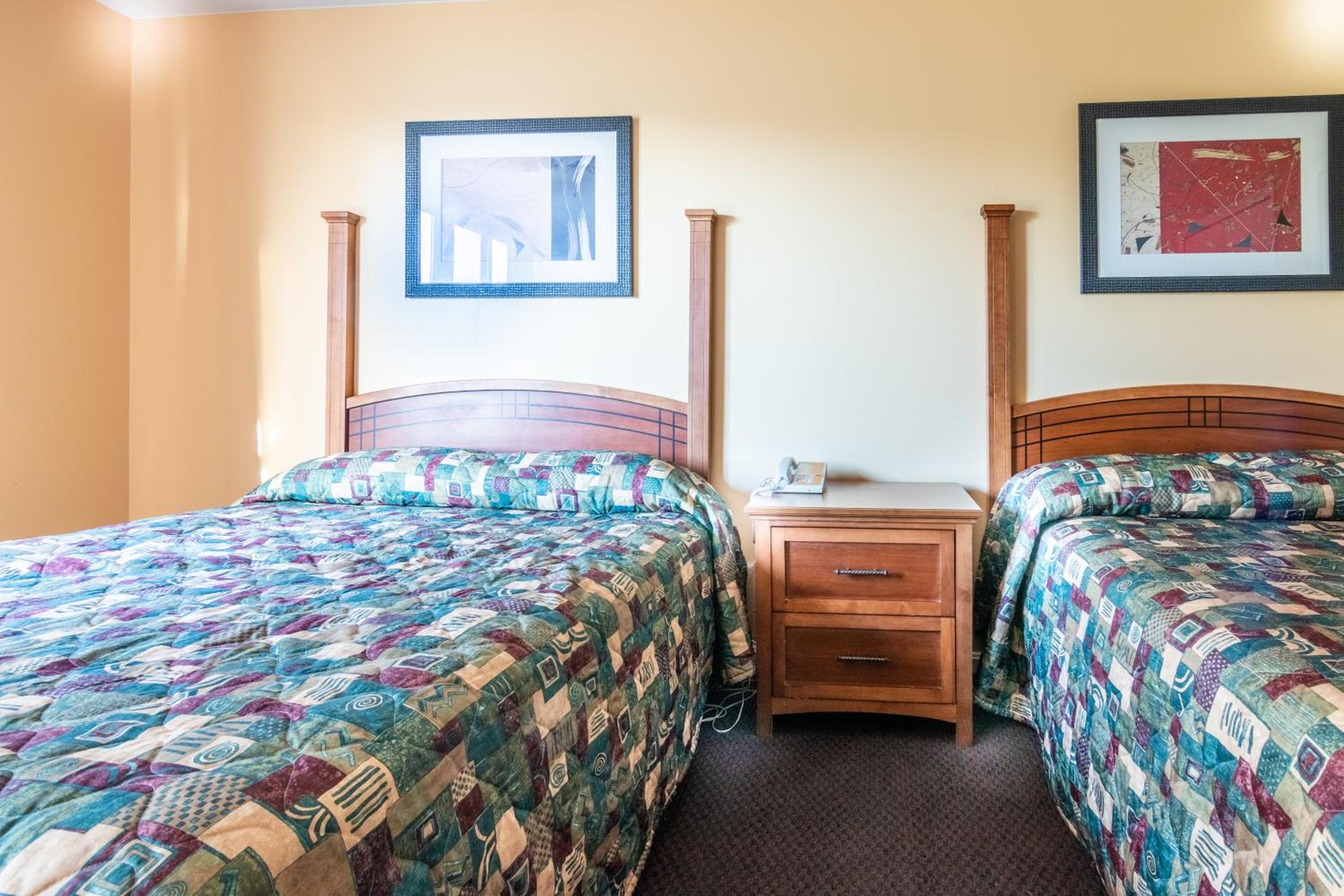 Deluxe One-Bedroom Suite - Photo 6