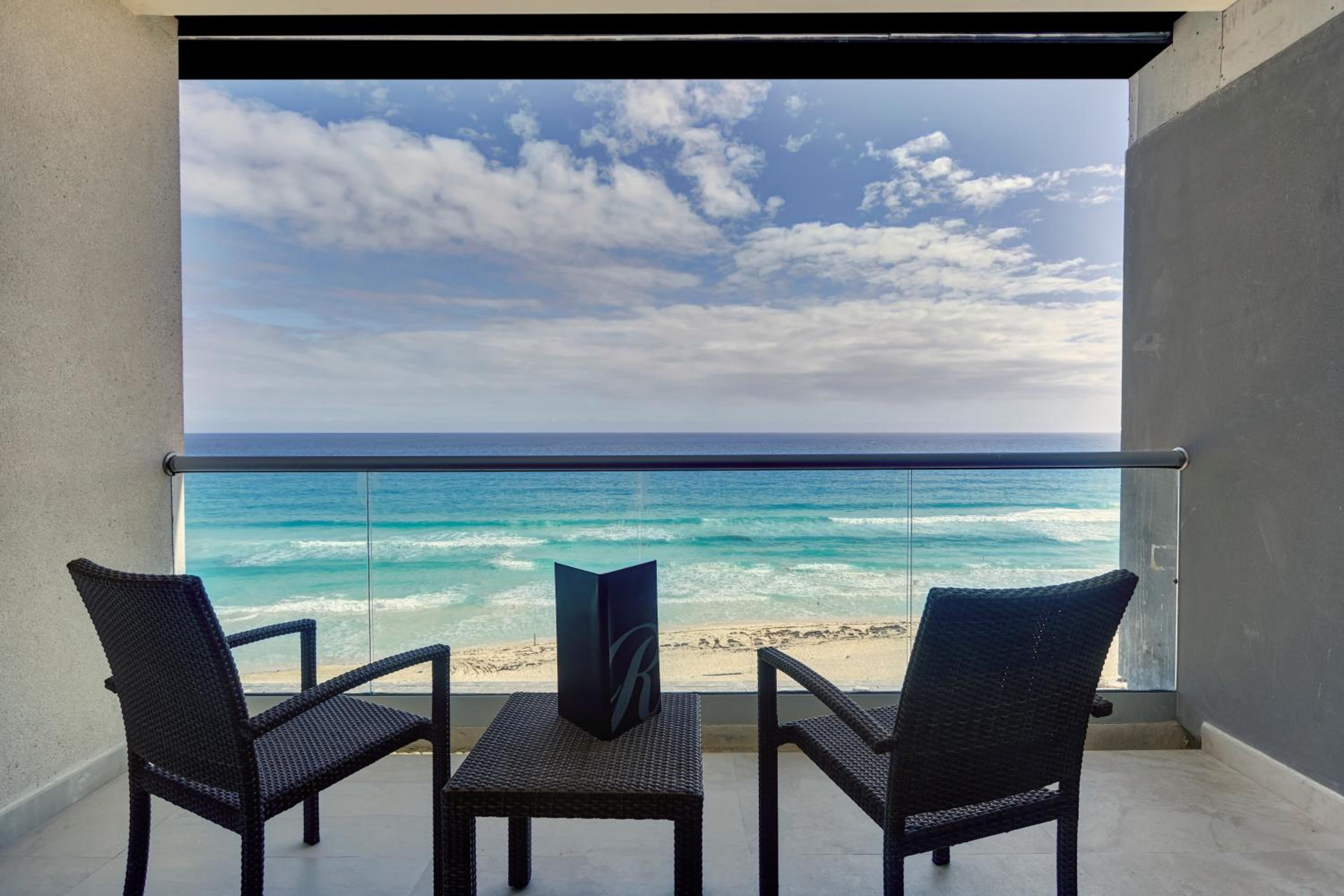 Luxury Junior Suite Ocean Front - Photo 4