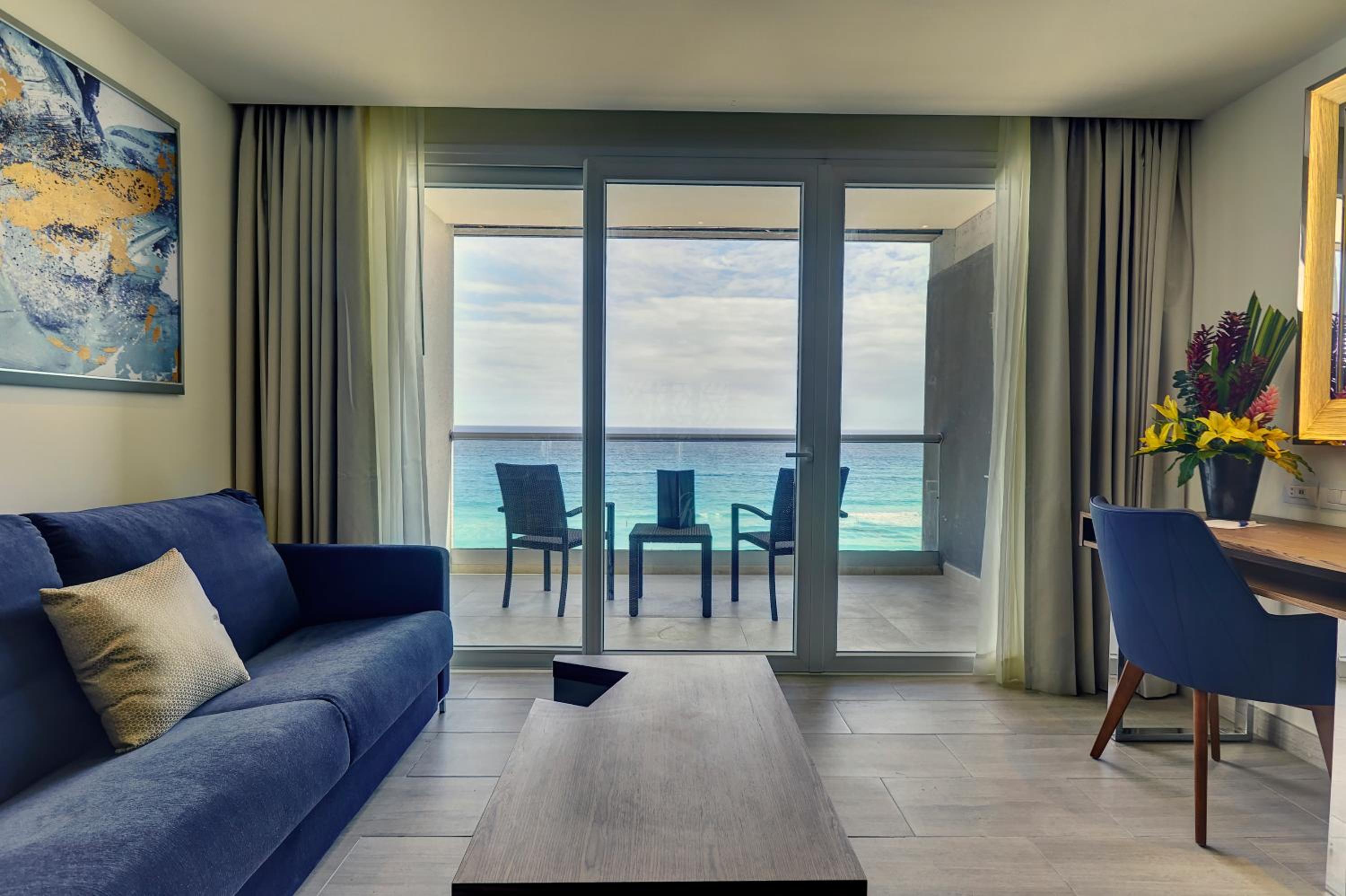 Luxury Junior Suite Ocean Front - Photo 3