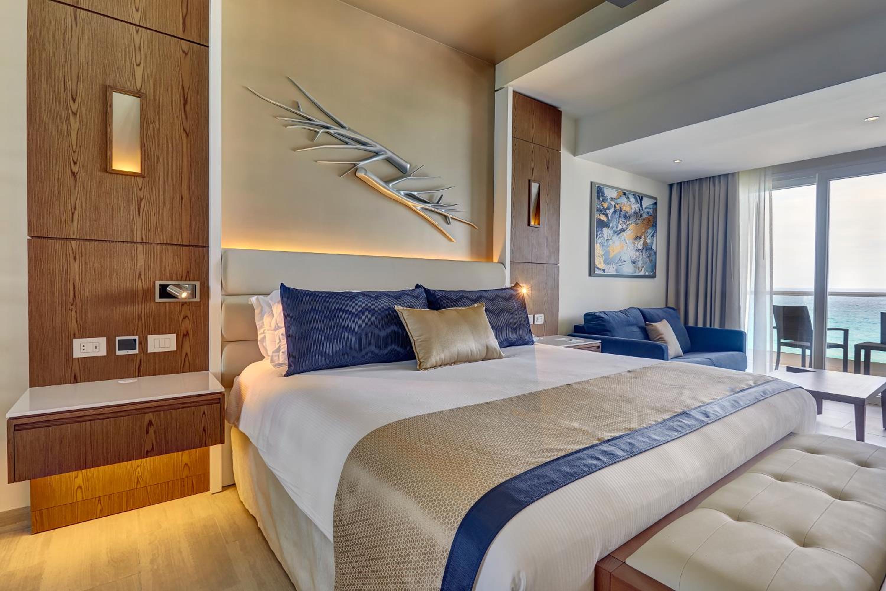 Luxury Junior Suite Ocean Front - Photo 2