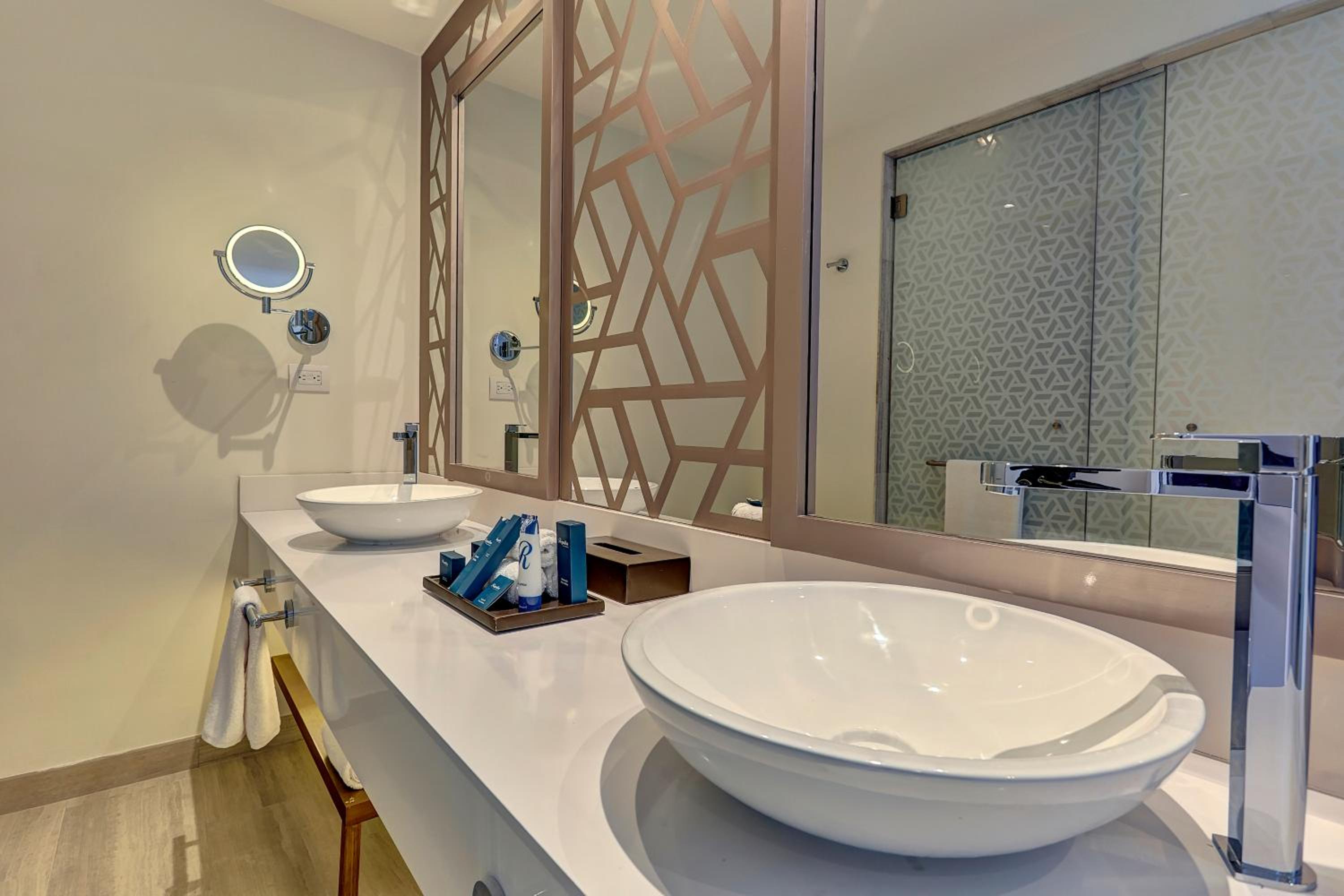 Luxury Junior Suite Ocean Front - Photo 9