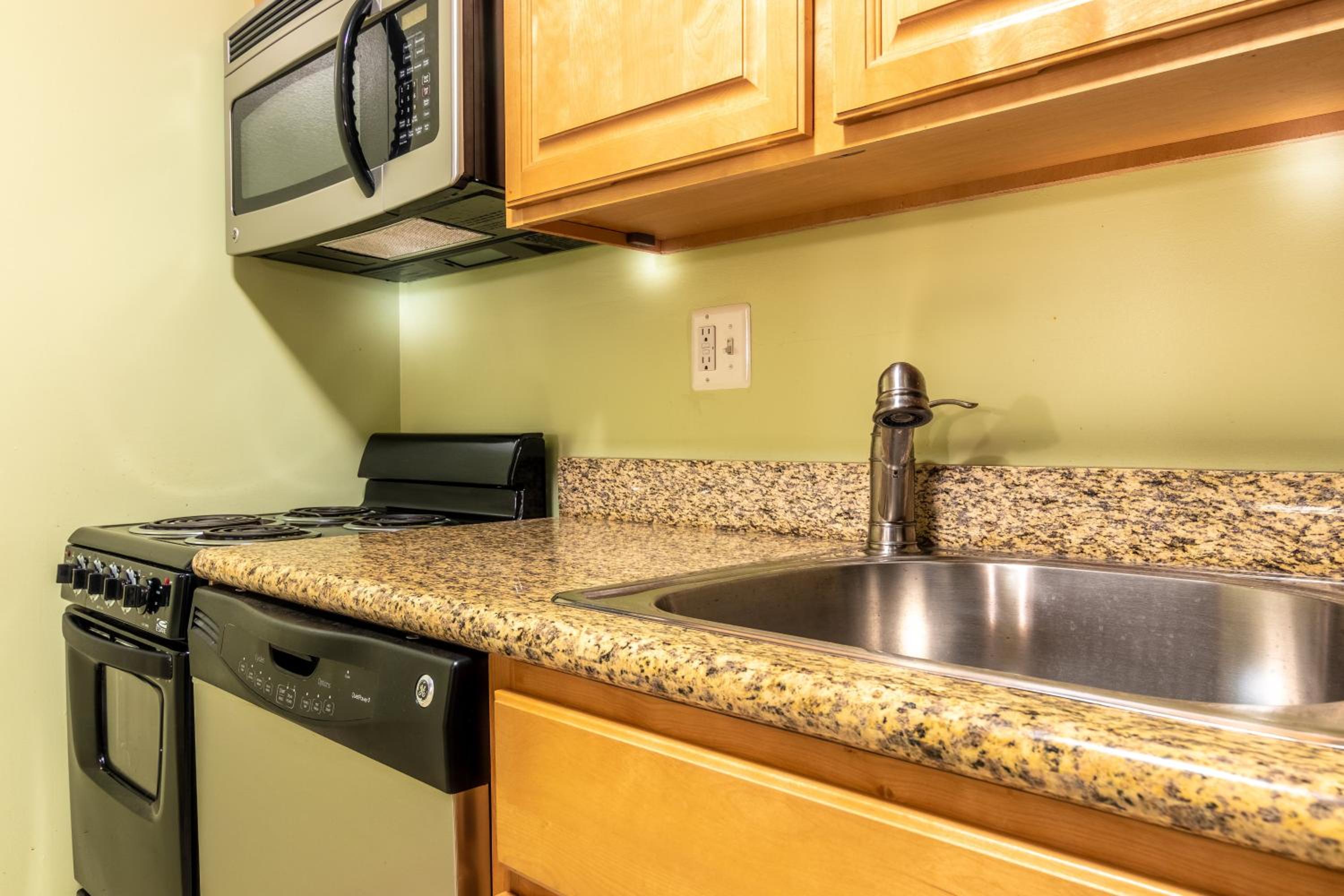 One-Bedroom Suite - Photo 7