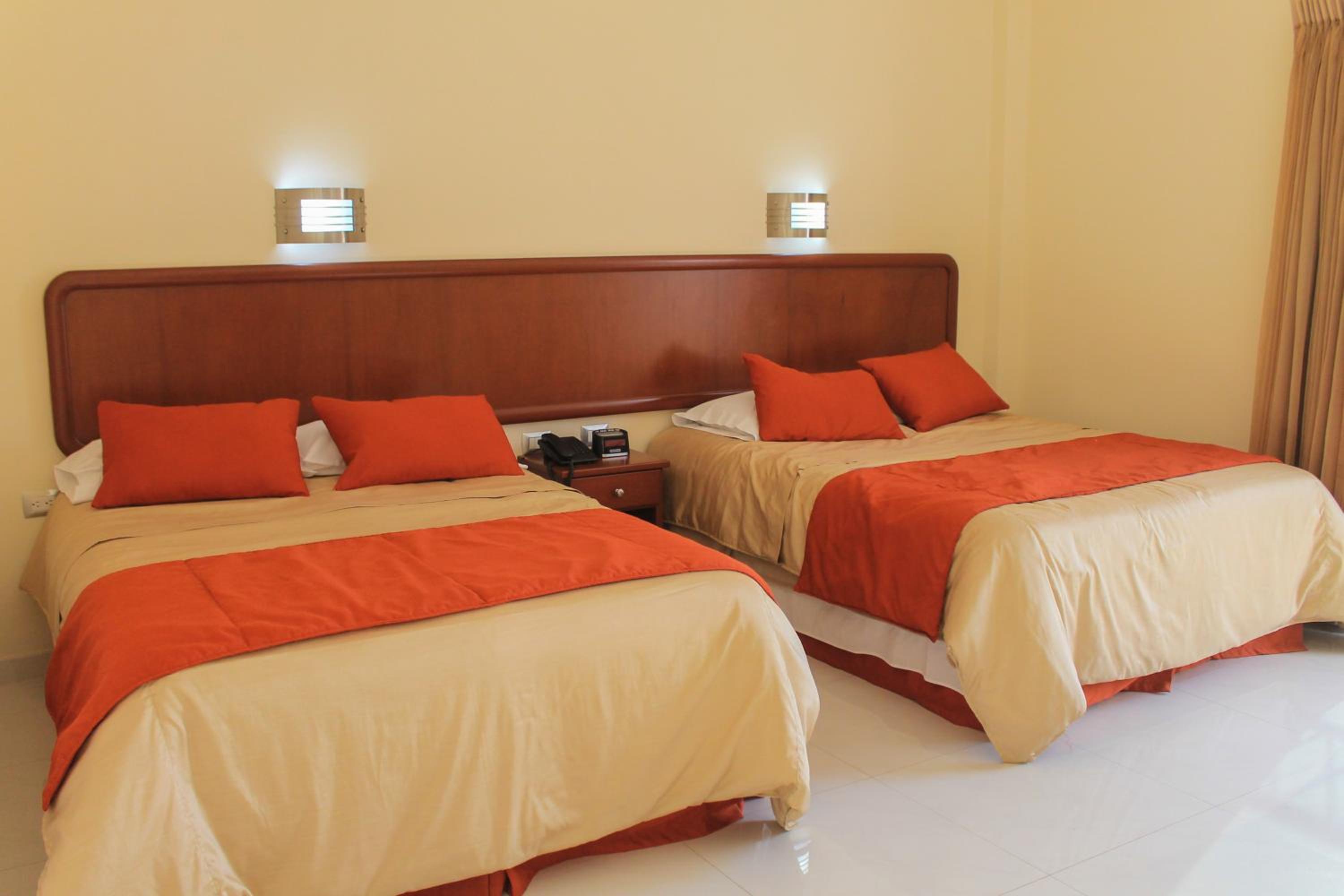 Deluxe Queen Room with Two Queen Beds - Photo 3